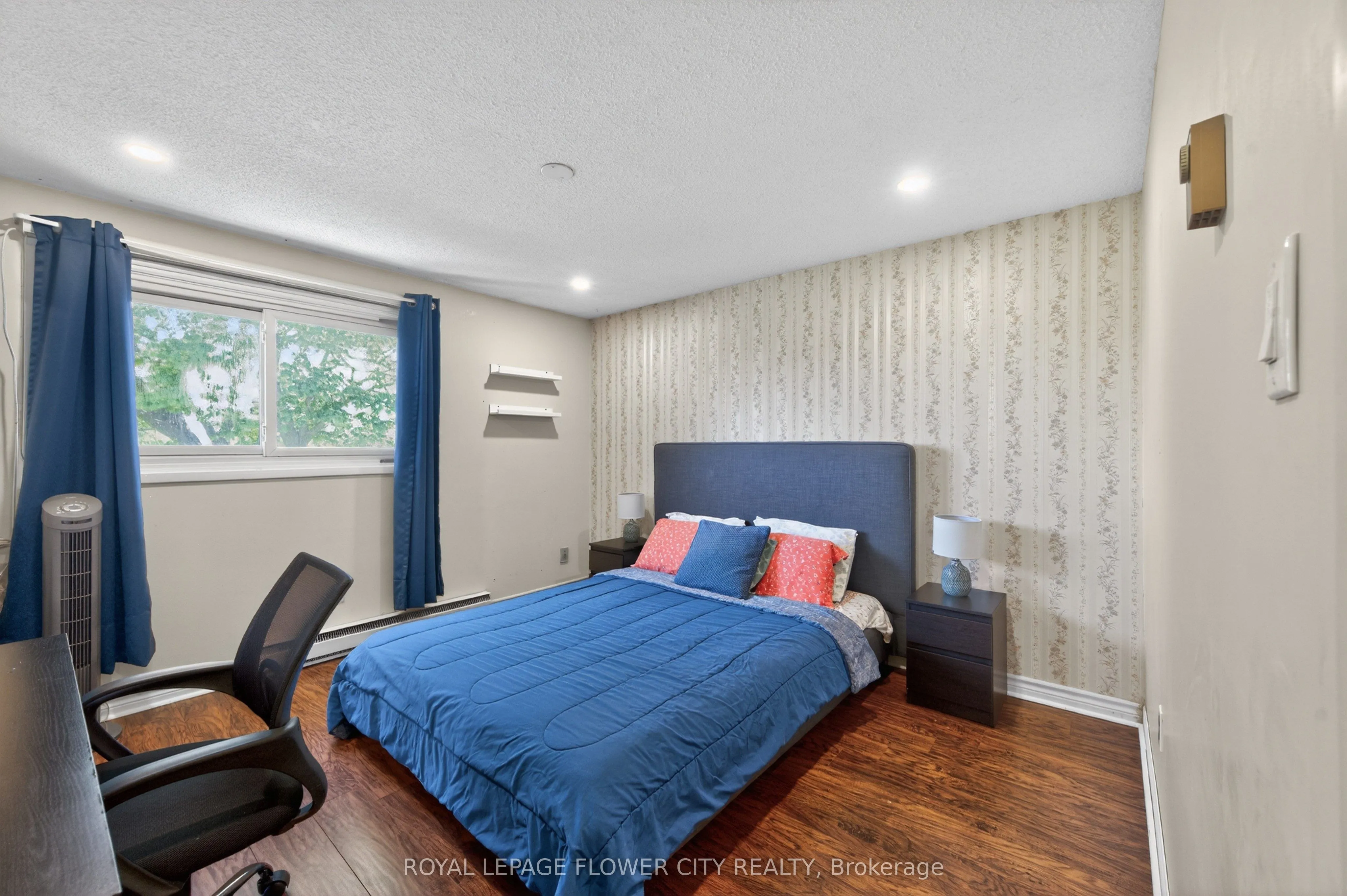 16 Gleneaden Court