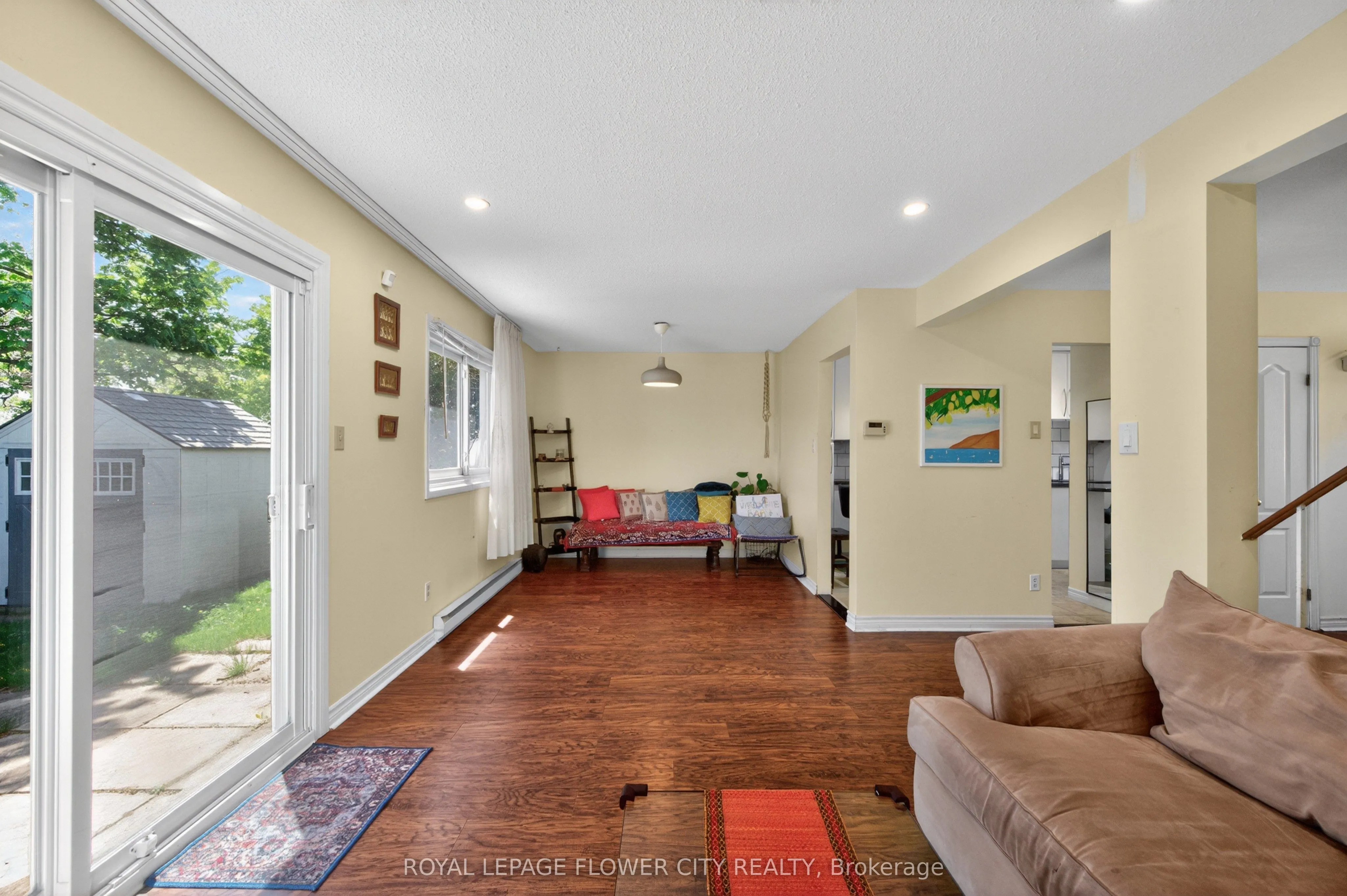 16 Gleneaden Court