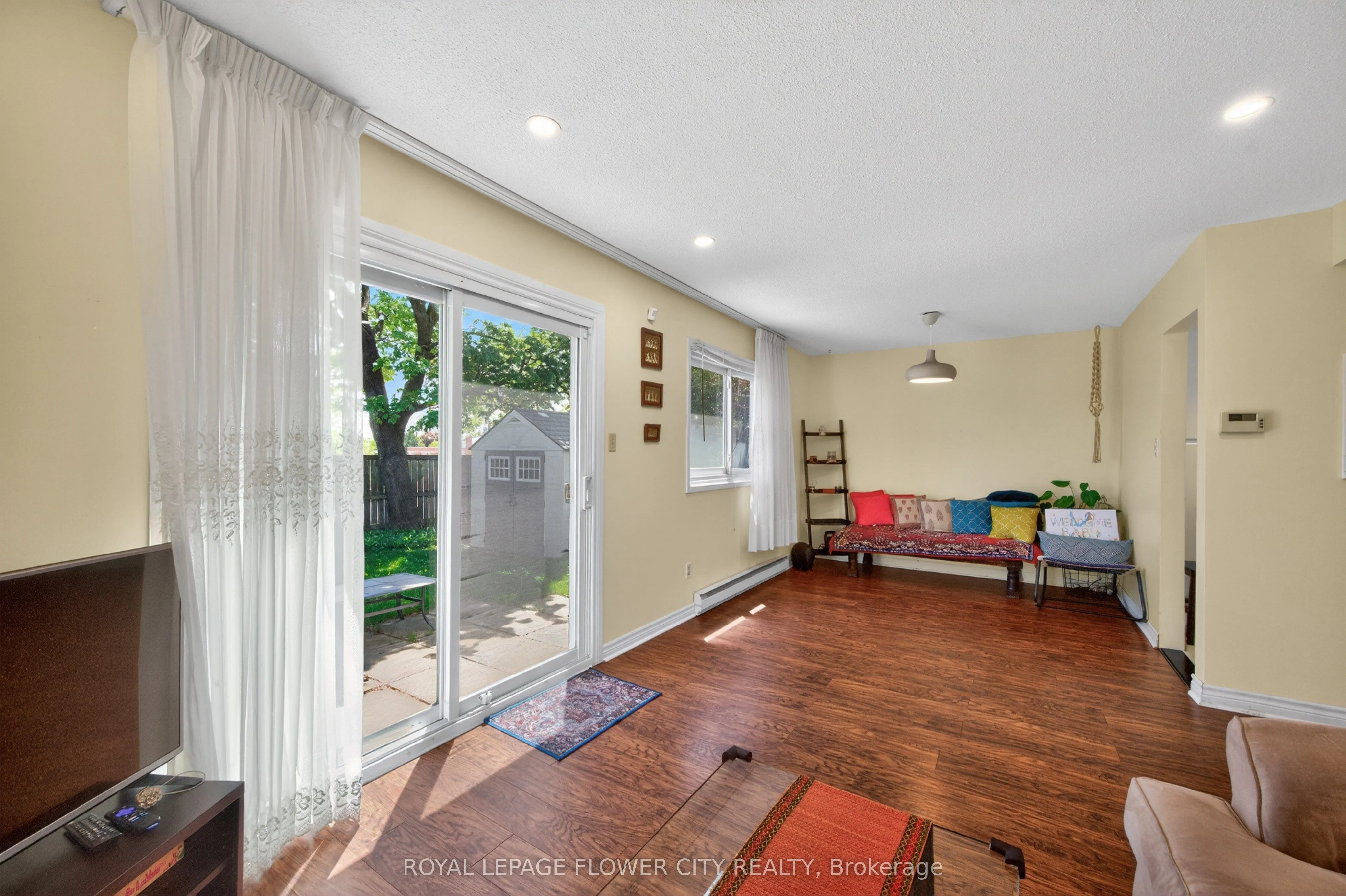 16 Gleneaden Court