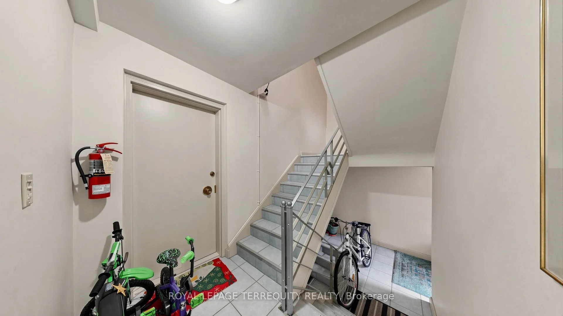 321 Lakeshore Road E