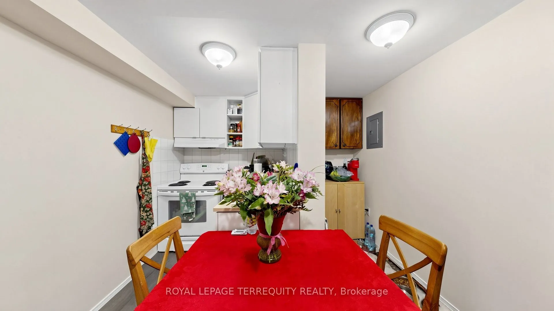 321 Lakeshore Road E