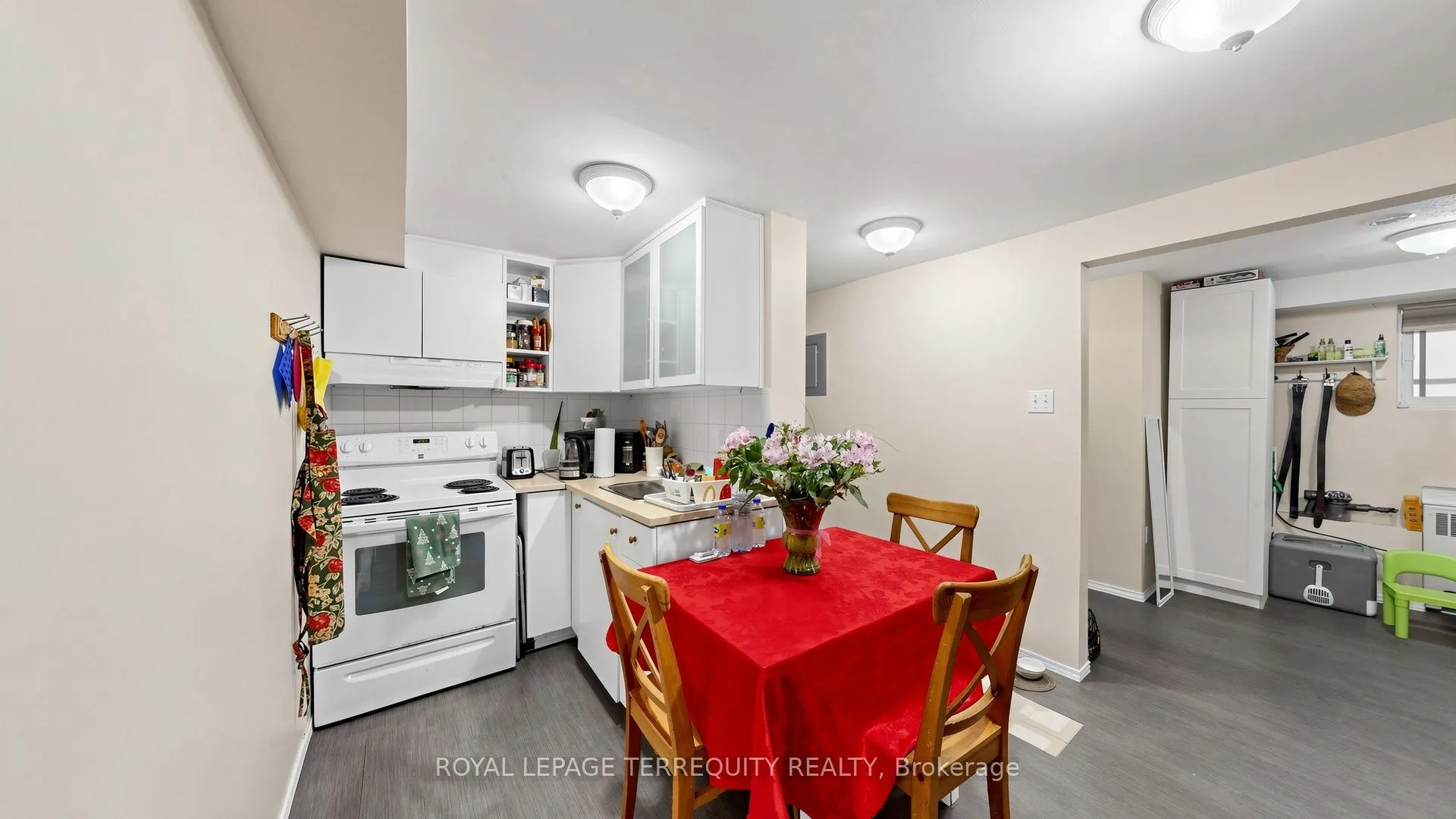 321 Lakeshore Road E