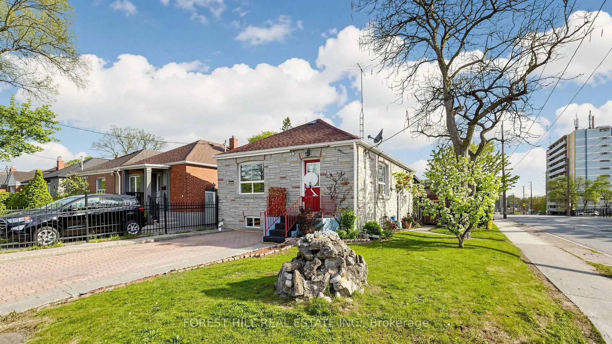 2 Ellins Avenue