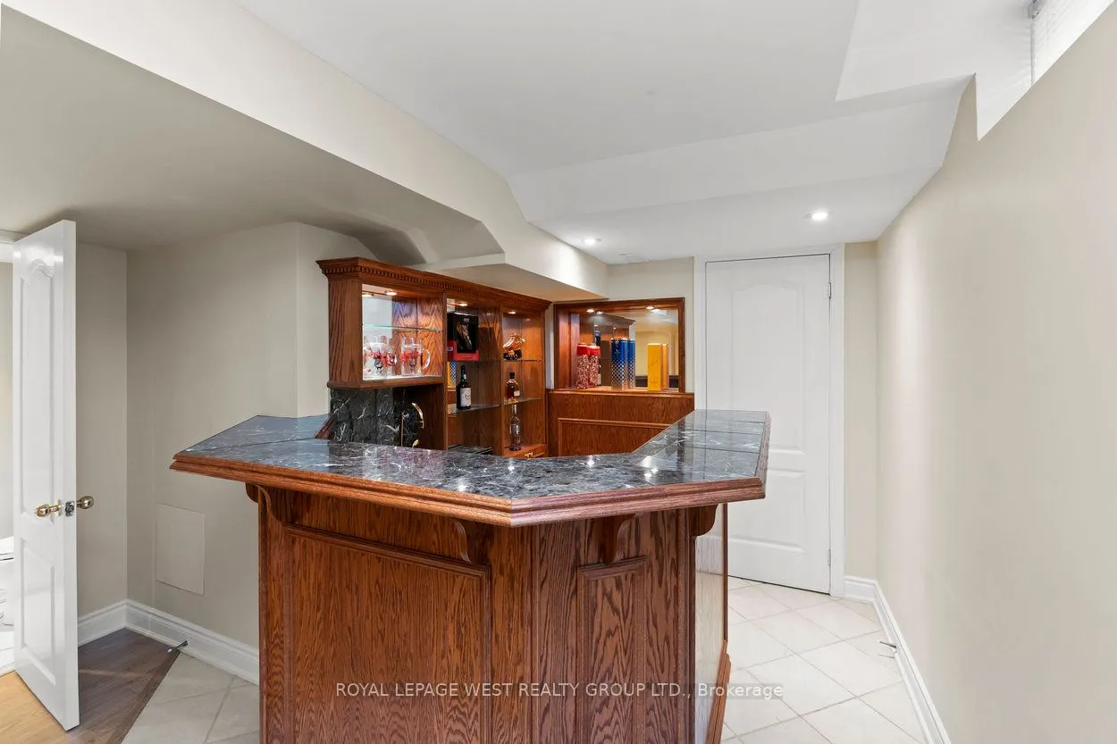 859 Mays Crescent