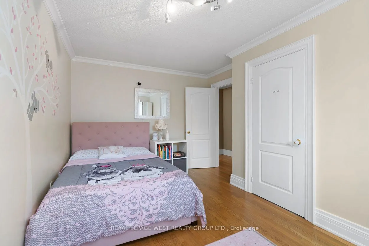 859 Mays Crescent