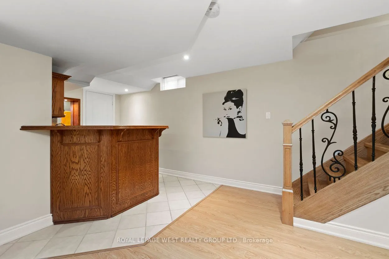 859 Mays Crescent