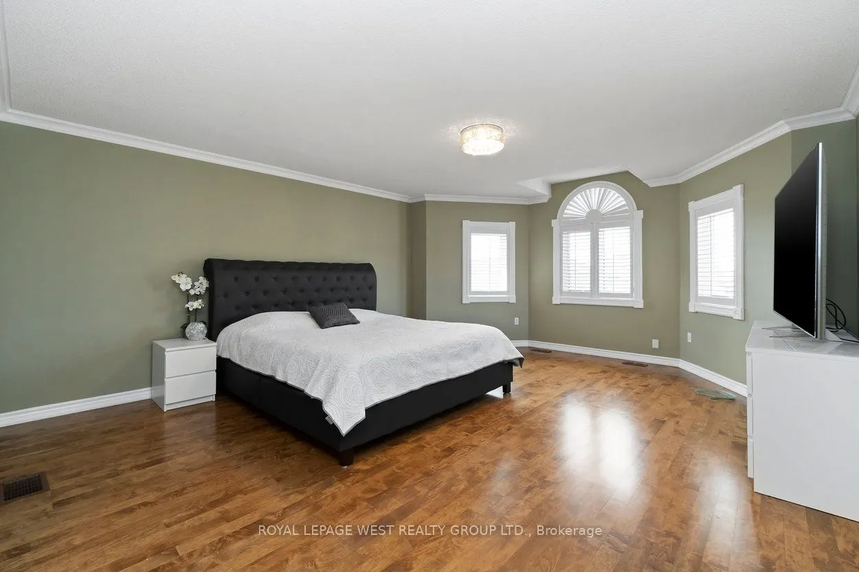 859 Mays Crescent