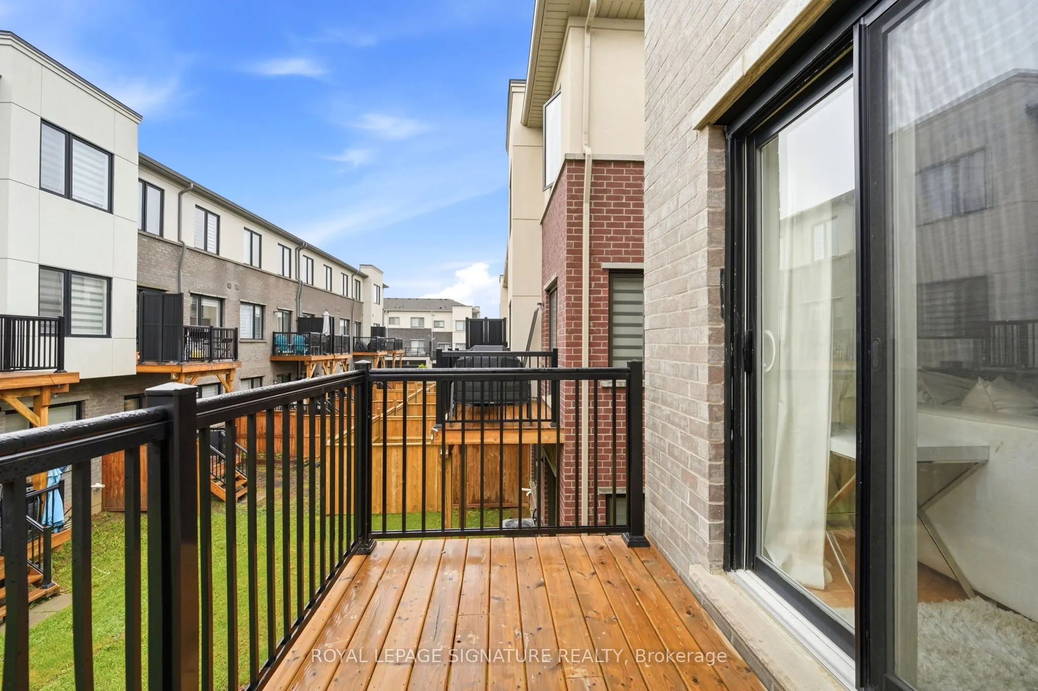 12 Heathrow Lane