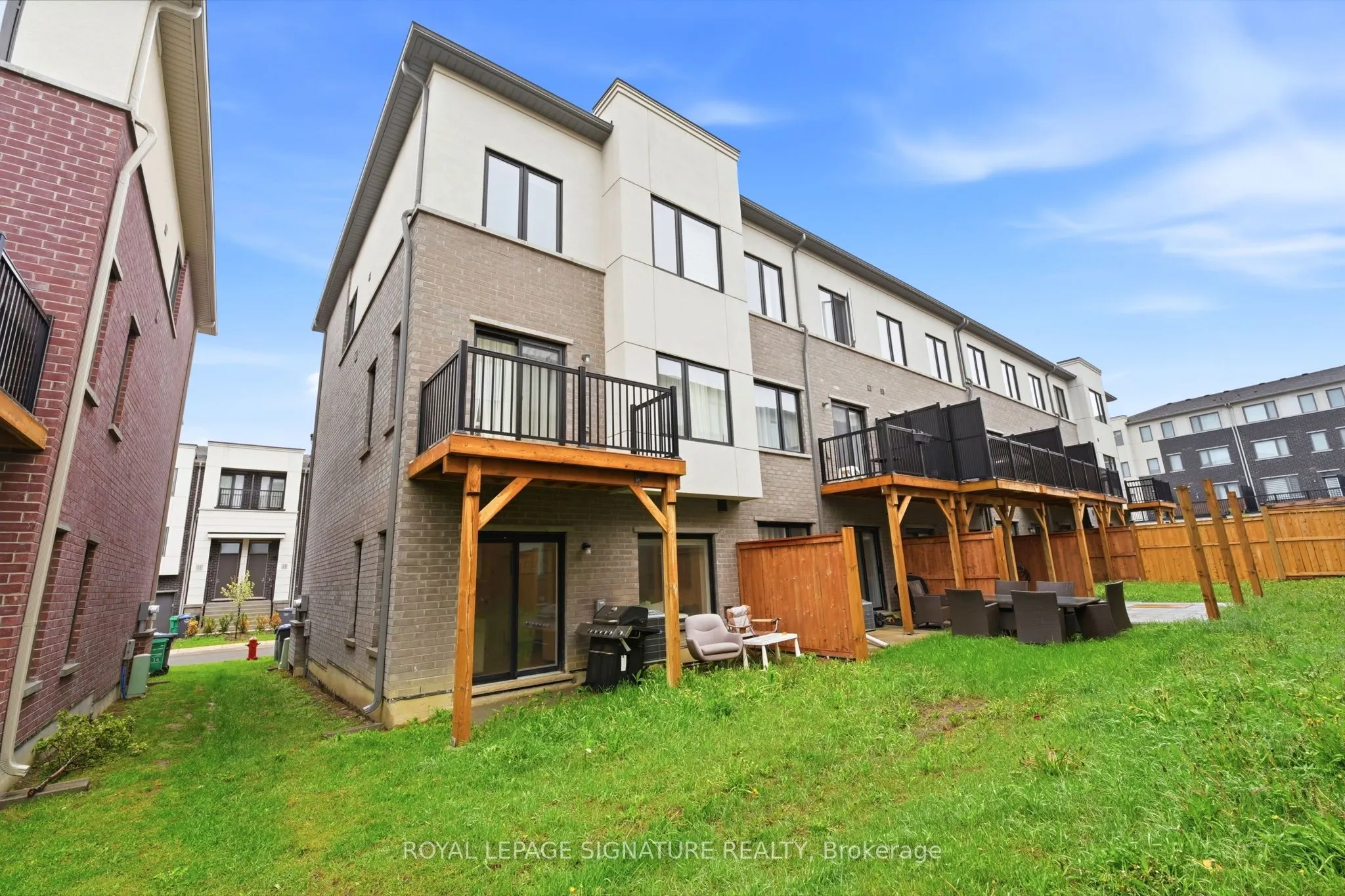 12 Heathrow Lane