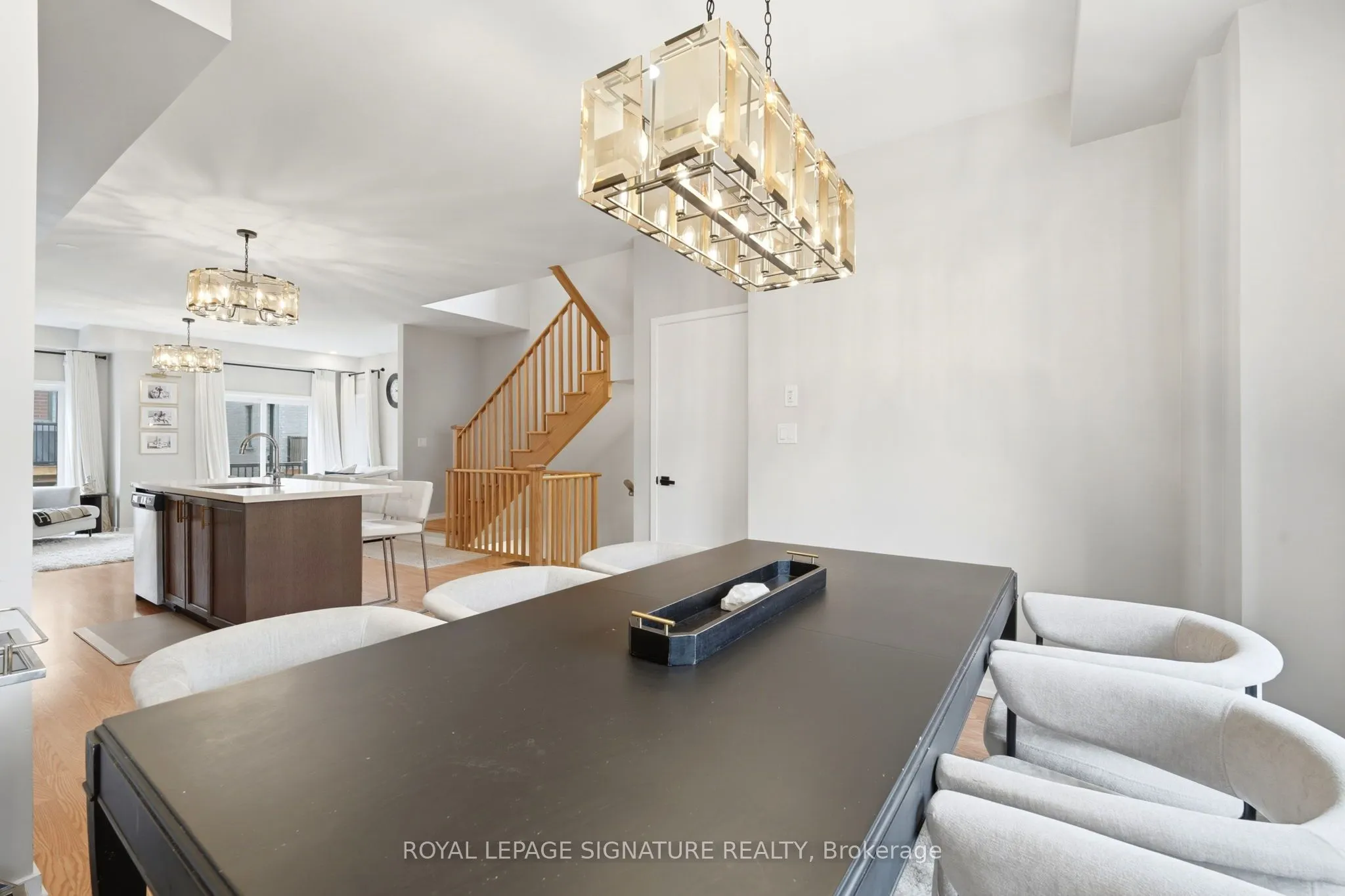 12 Heathrow Lane