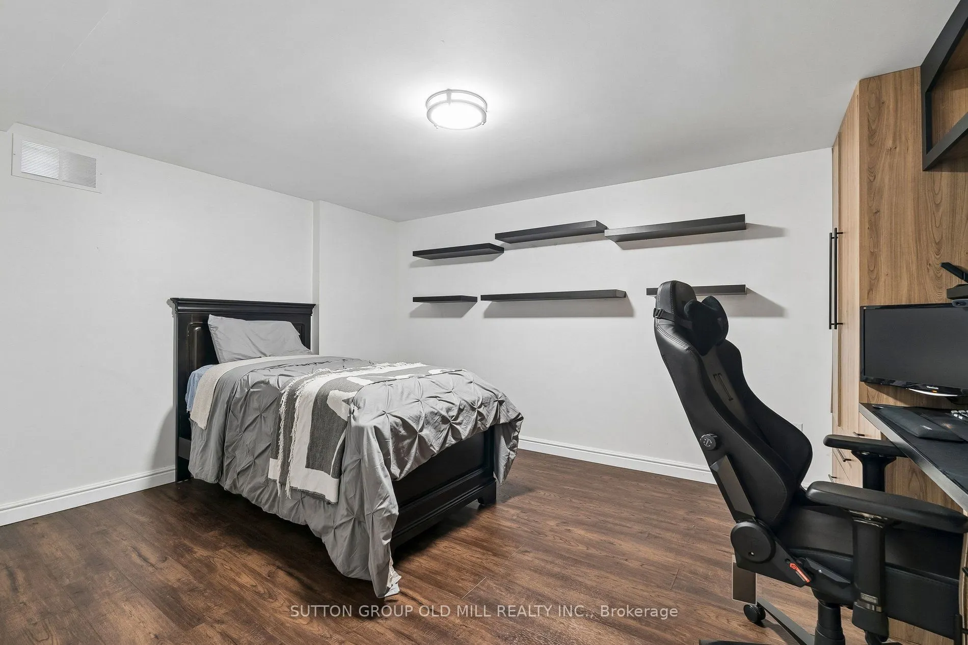 7 Rolling Meadow Drive