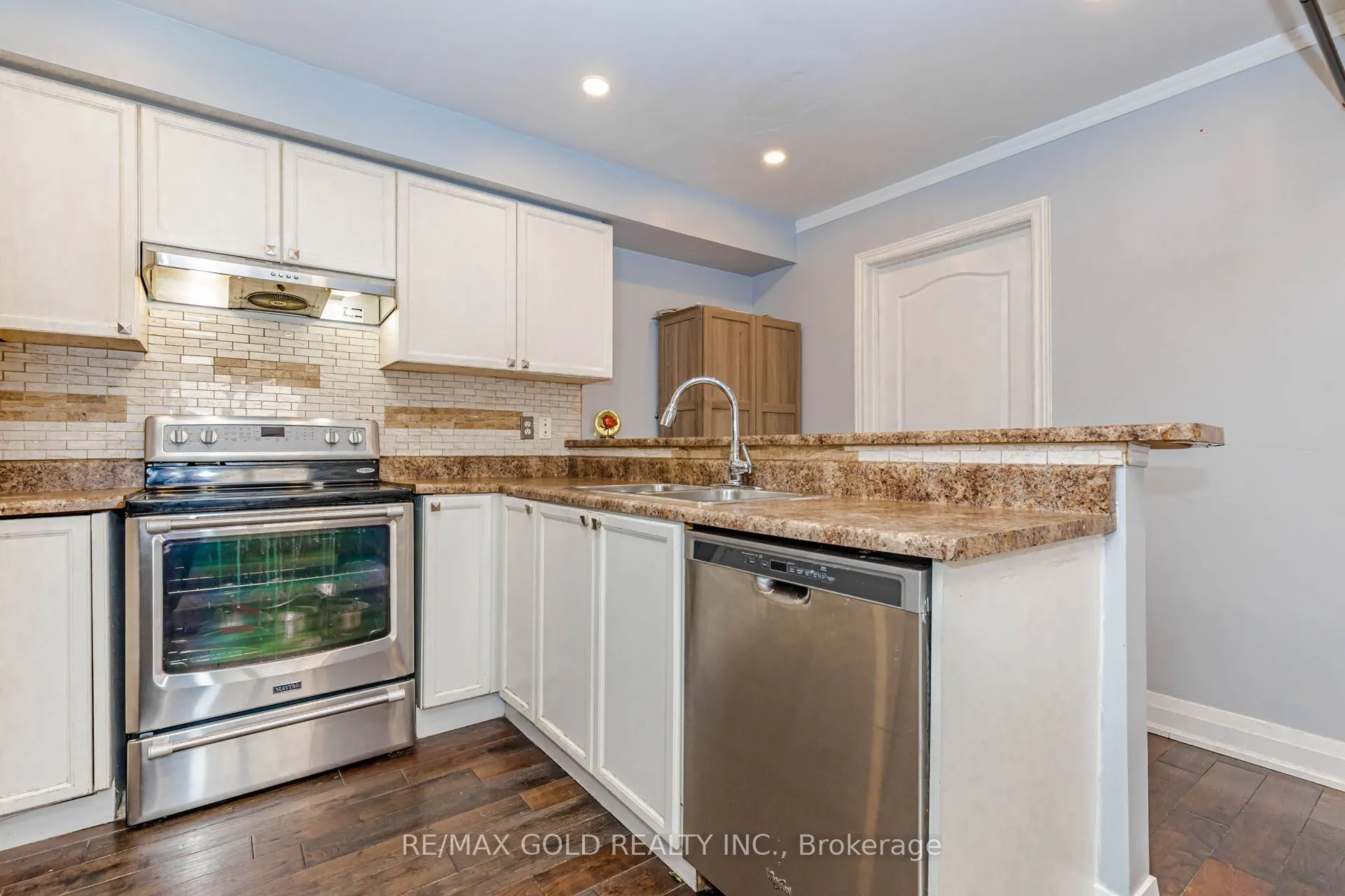 28 Rivermere Court