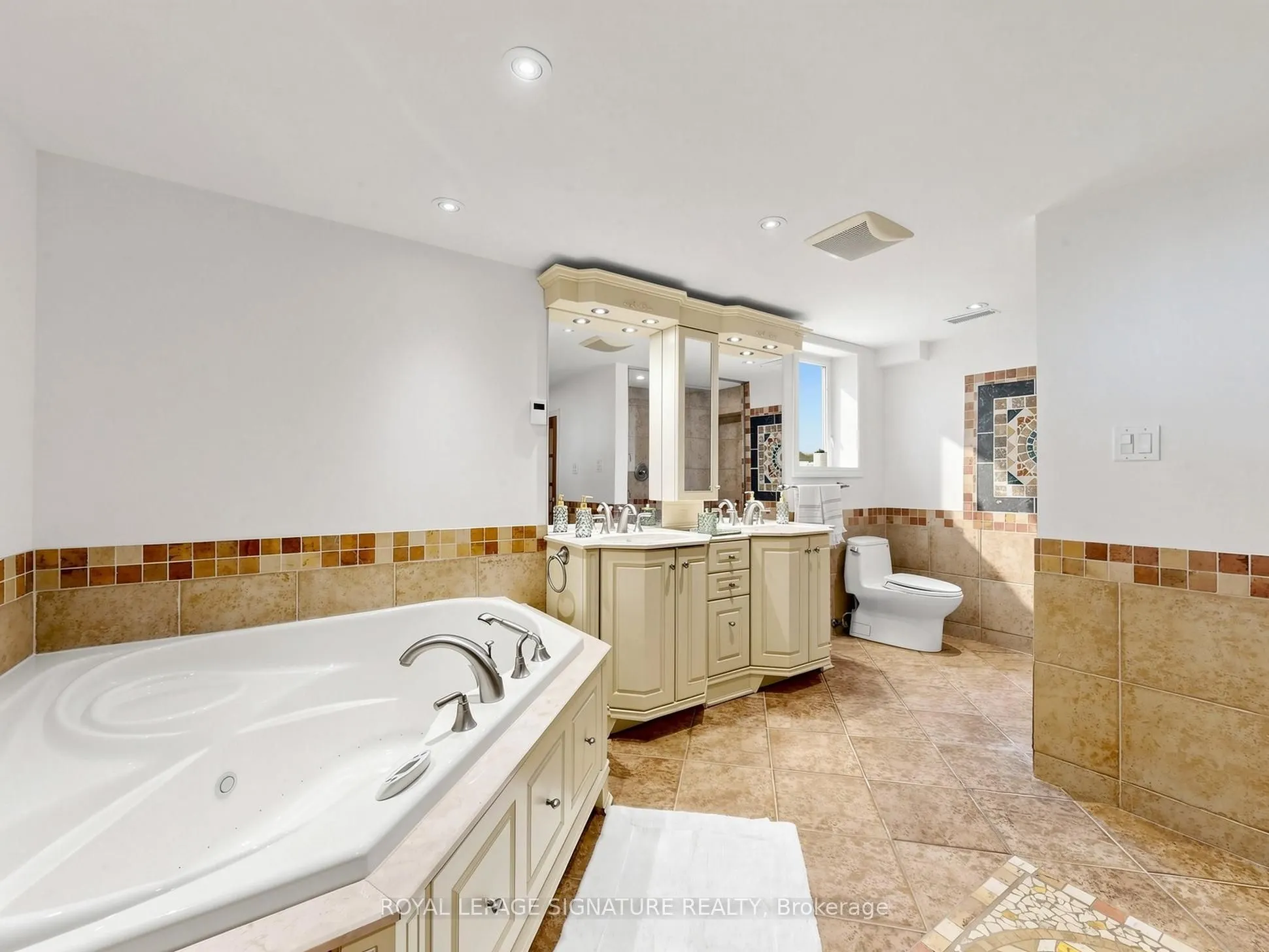 2094 Water's Edge Drive