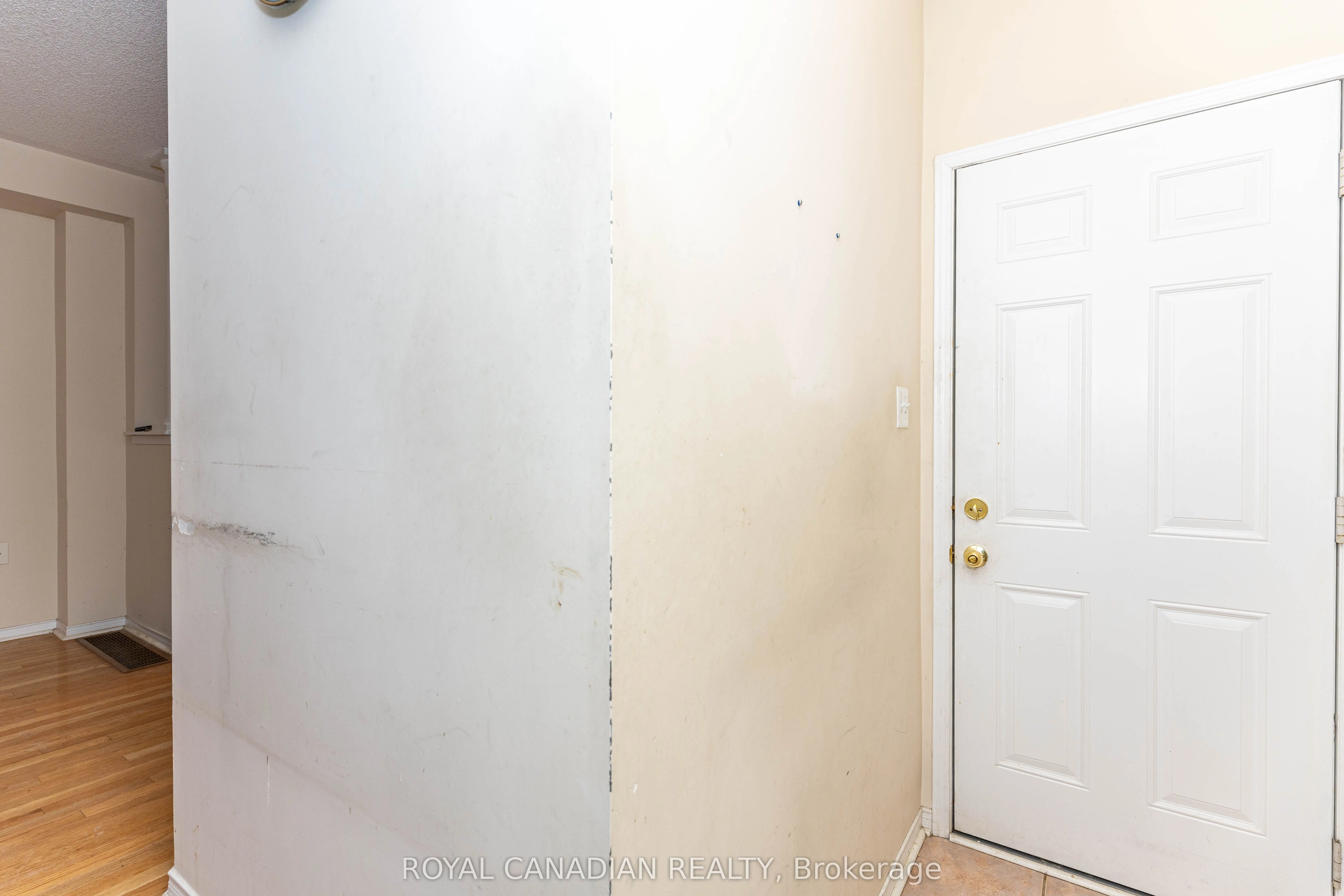101 Crystalview Crescent