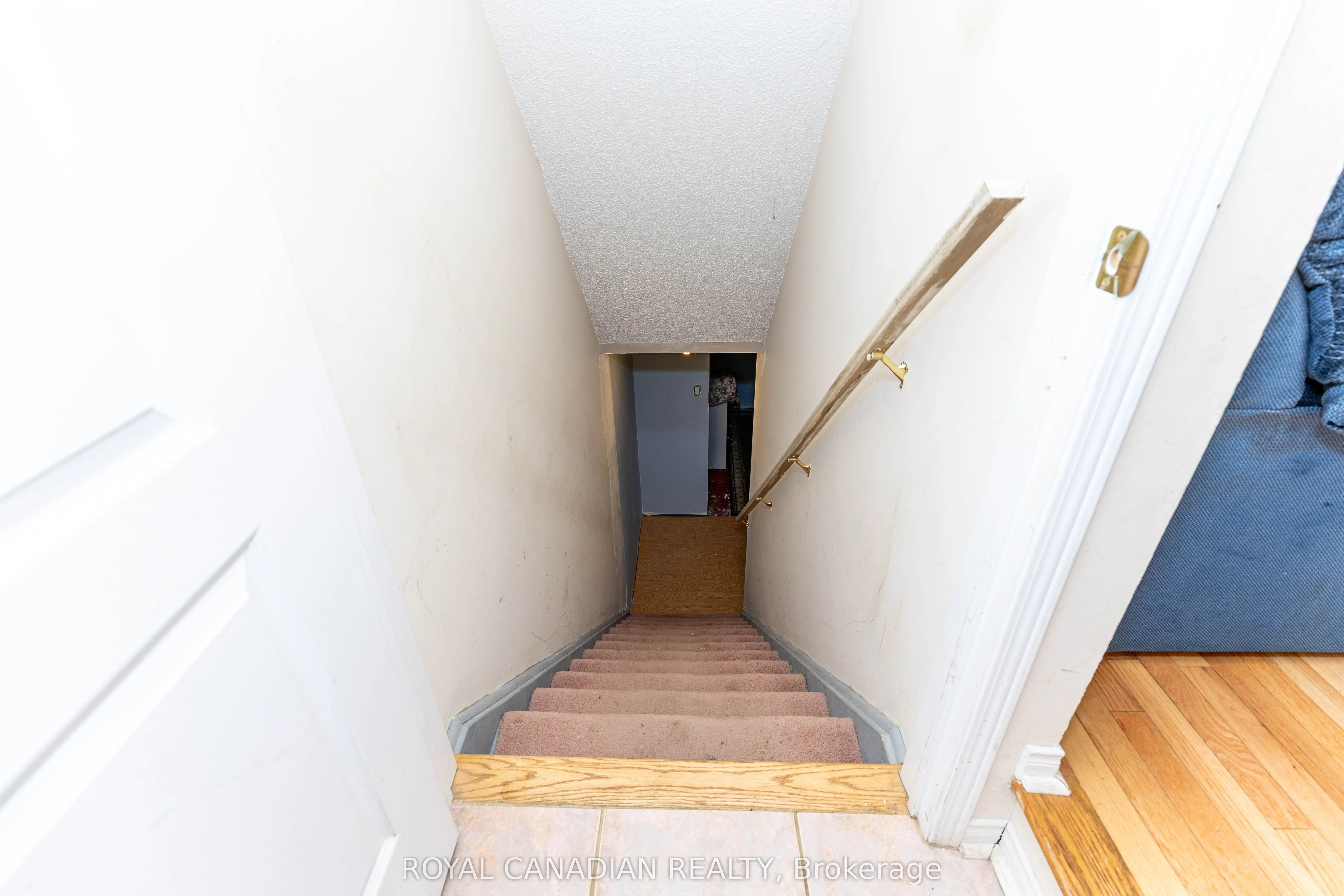 101 Crystalview Crescent