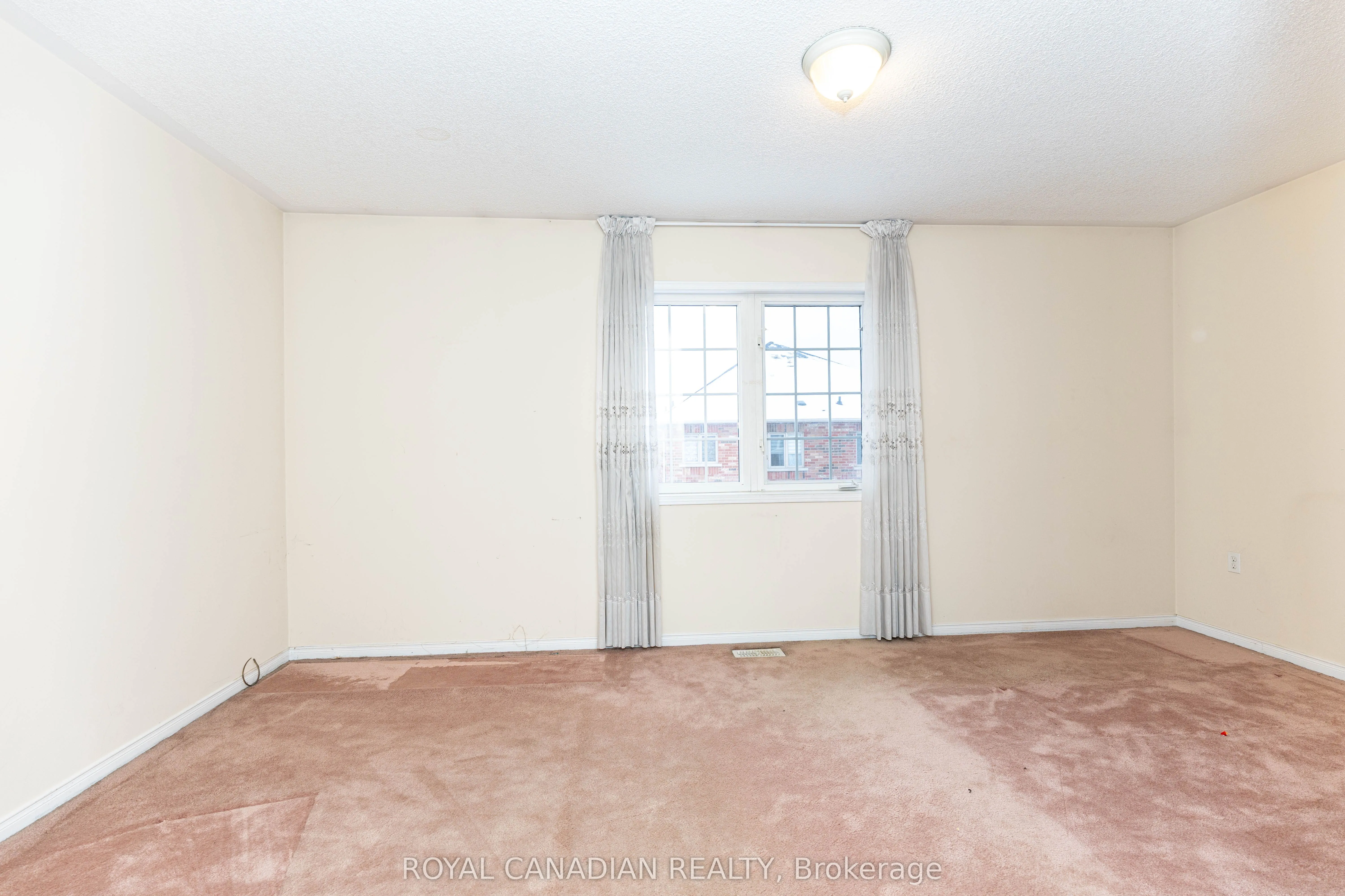 101 Crystalview Crescent