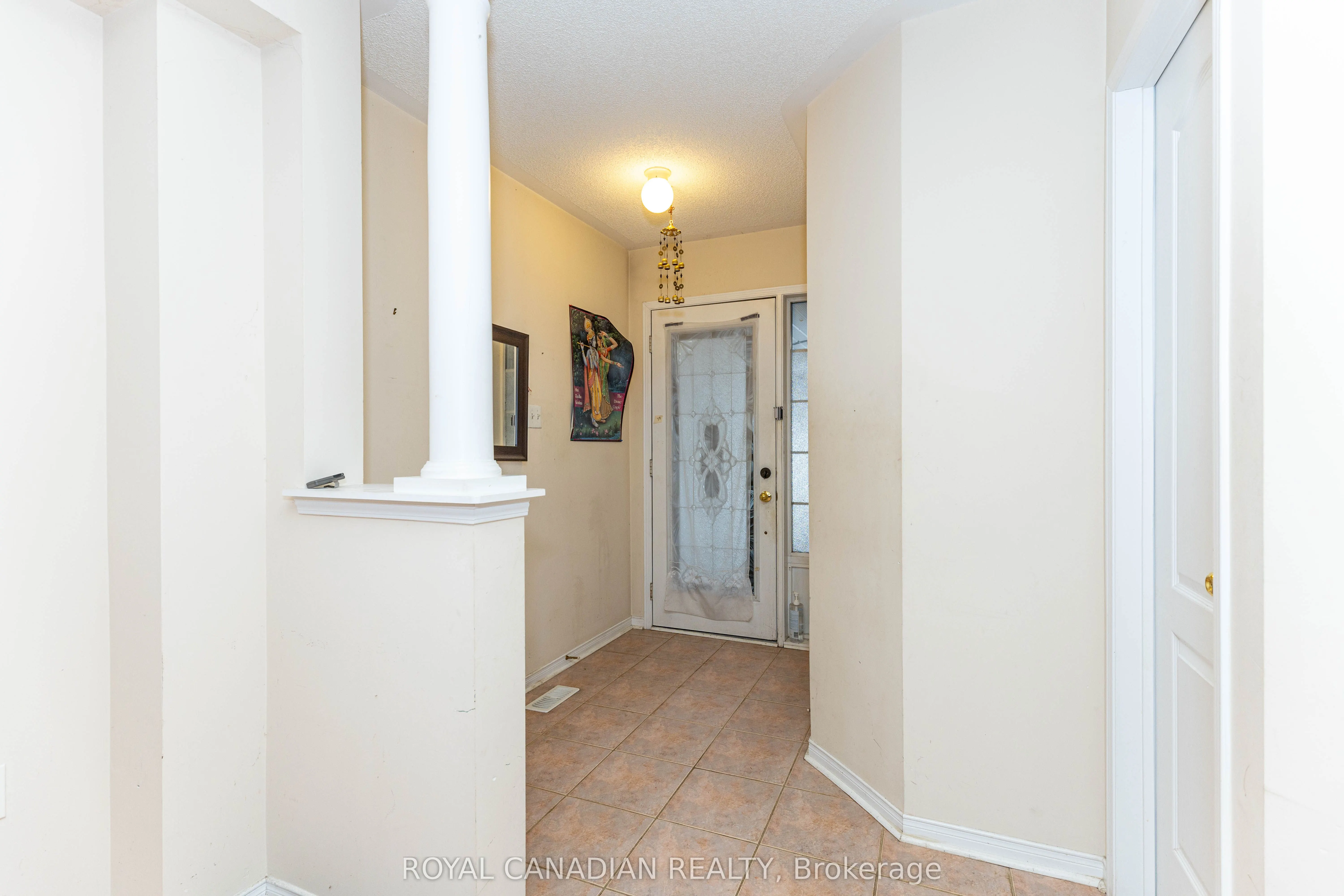 101 Crystalview Crescent