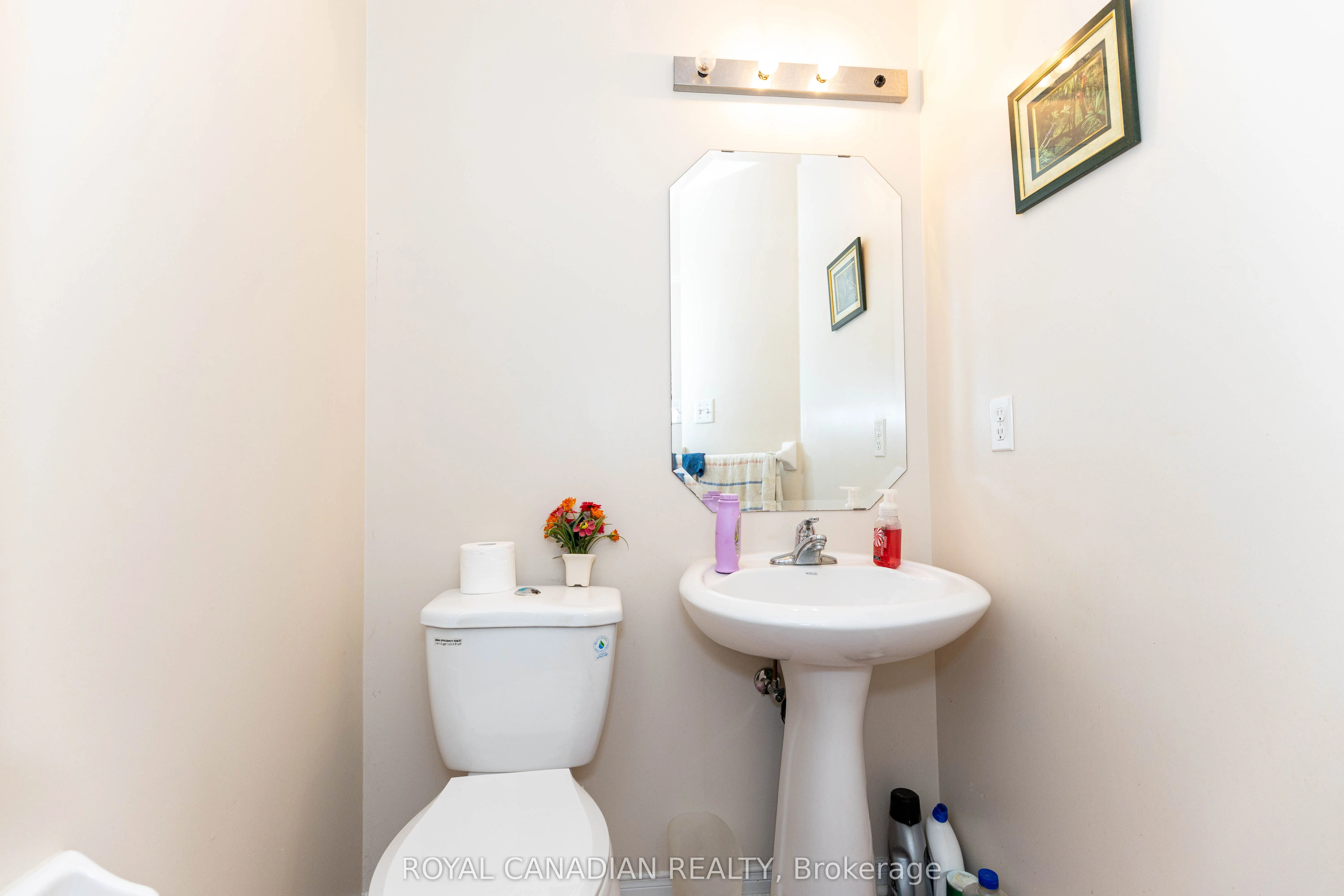 101 Crystalview Crescent