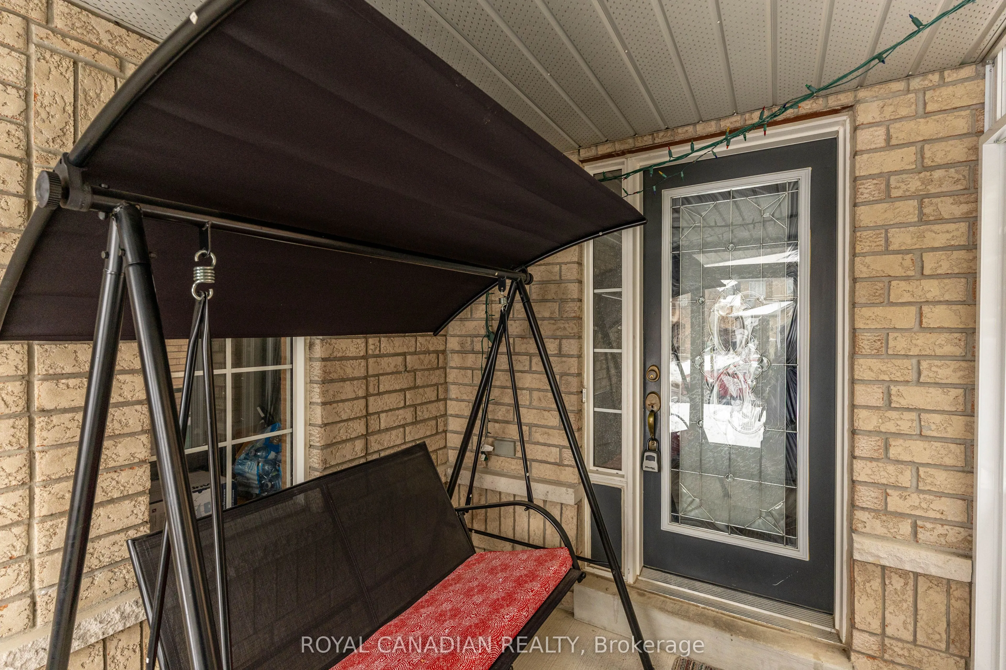 101 Crystalview Crescent