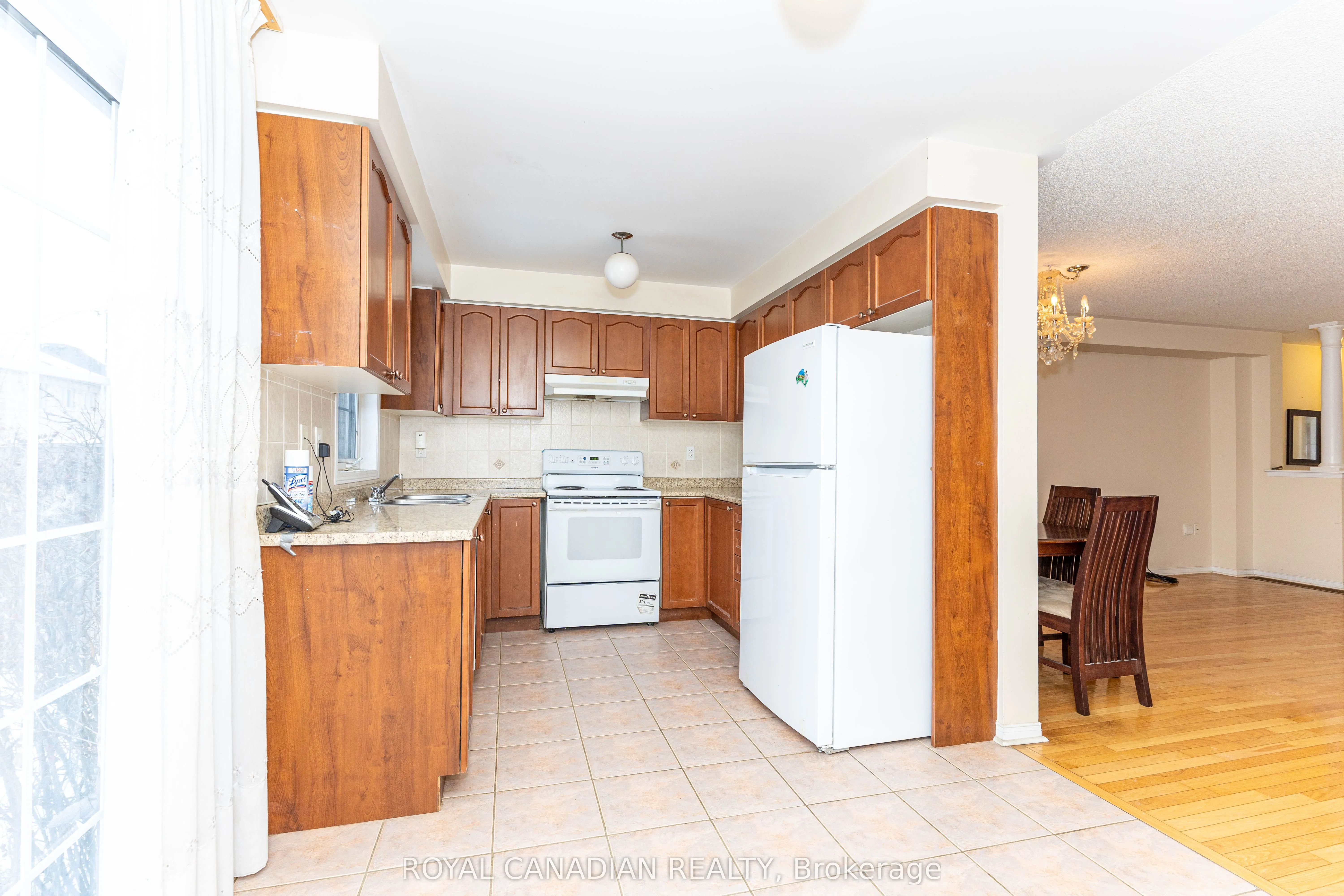 101 Crystalview Crescent