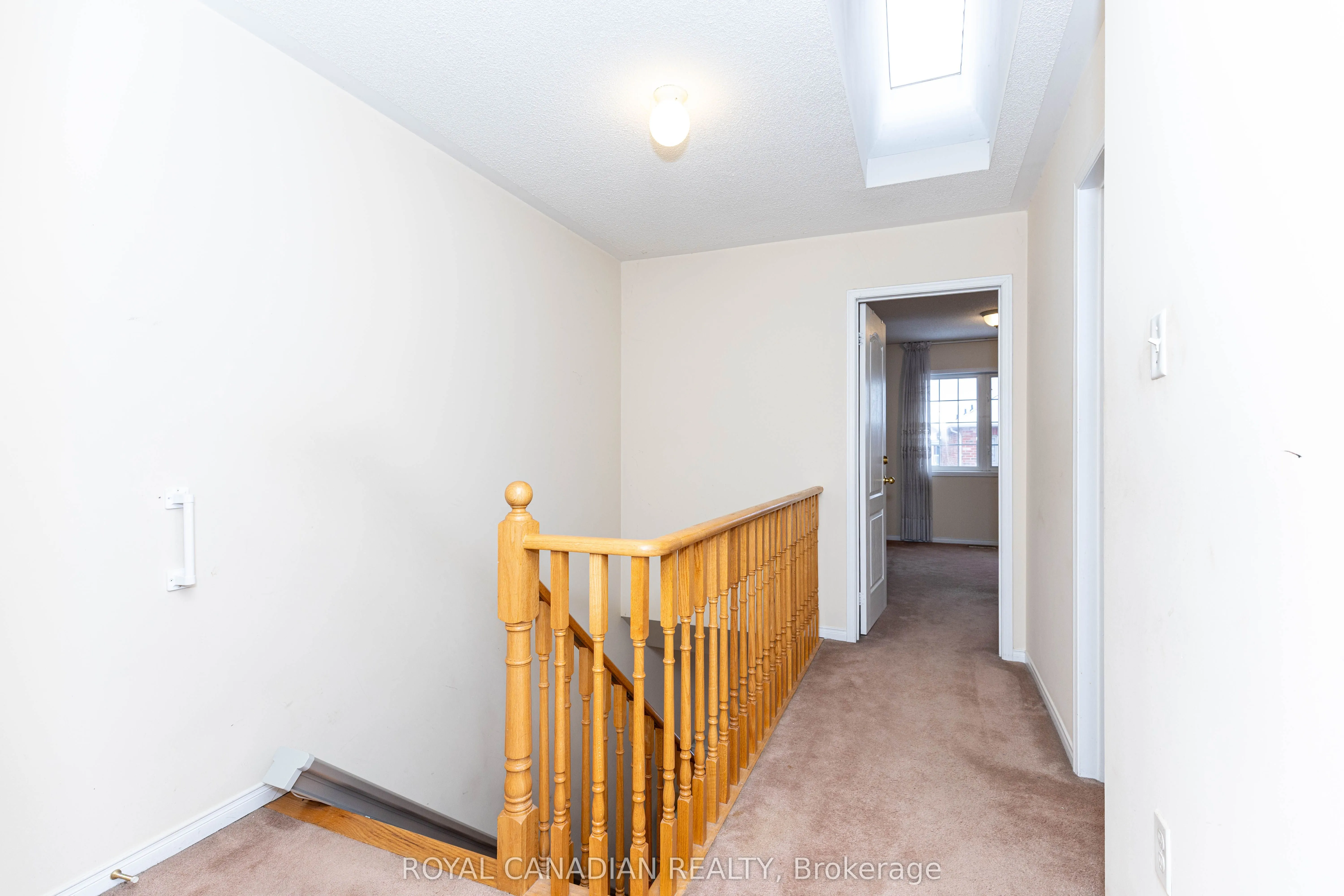 101 Crystalview Crescent