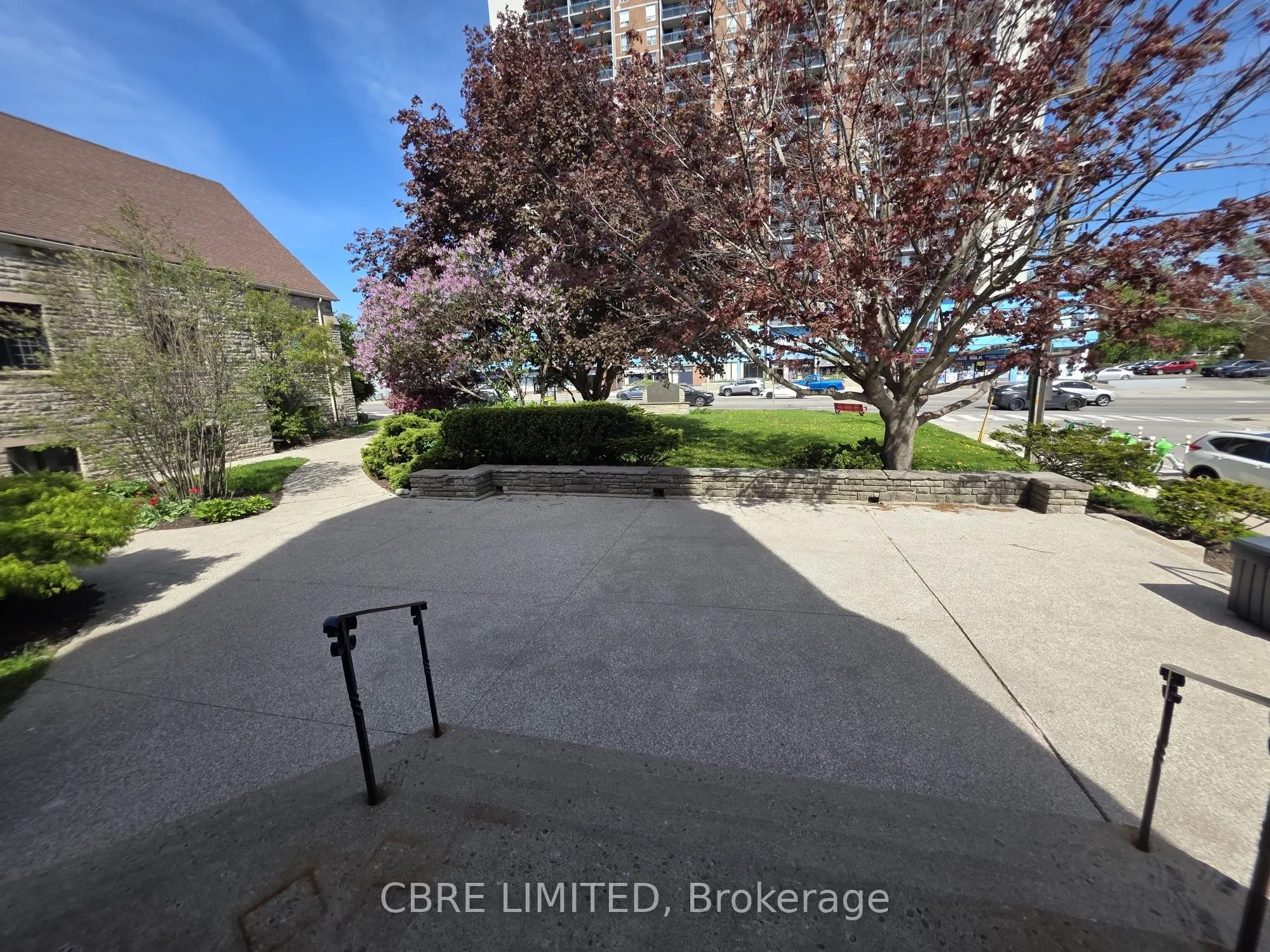 151 Lakeshore Road W