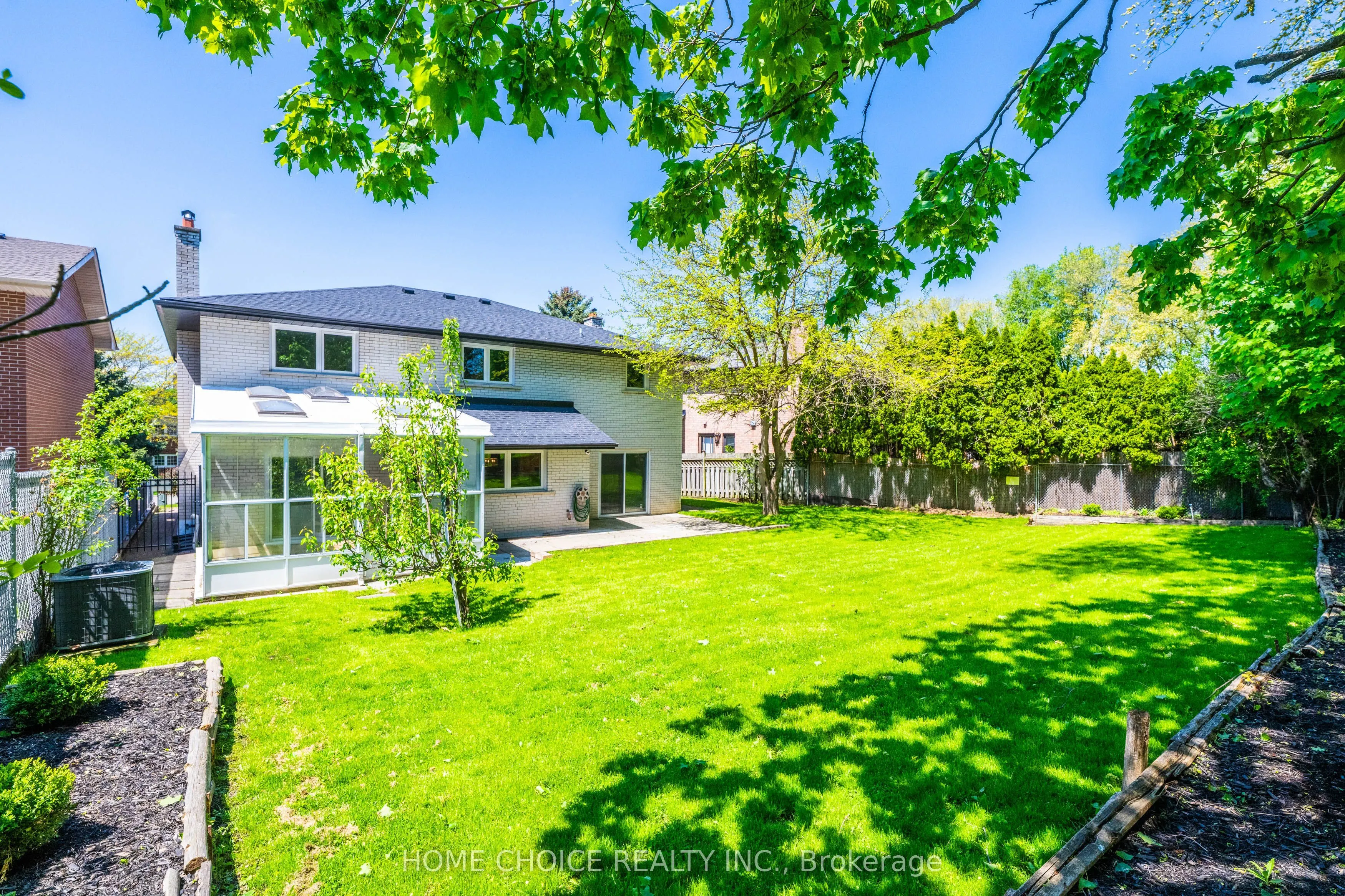 43 Golfwood Heights E