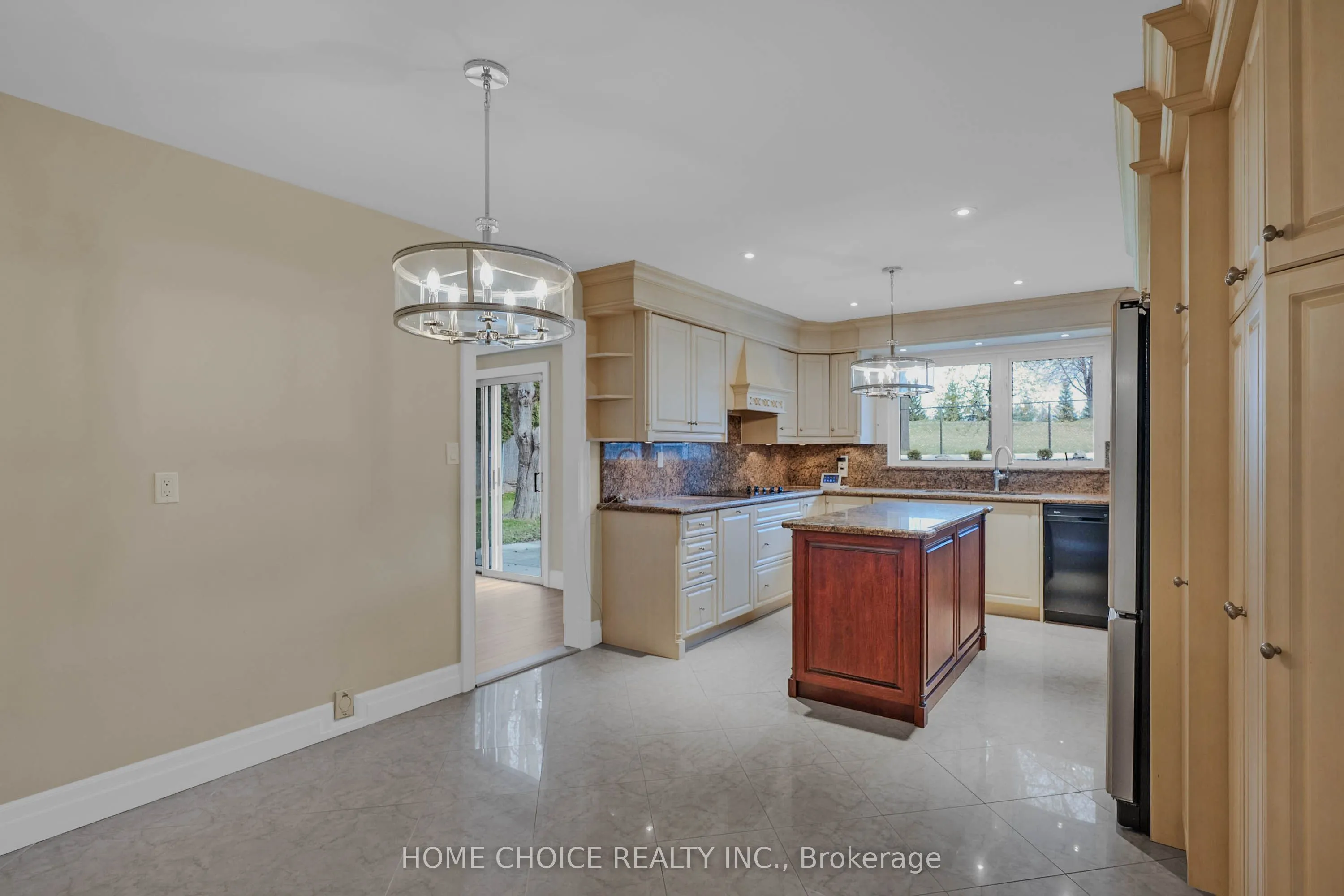 43 Golfwood Heights E