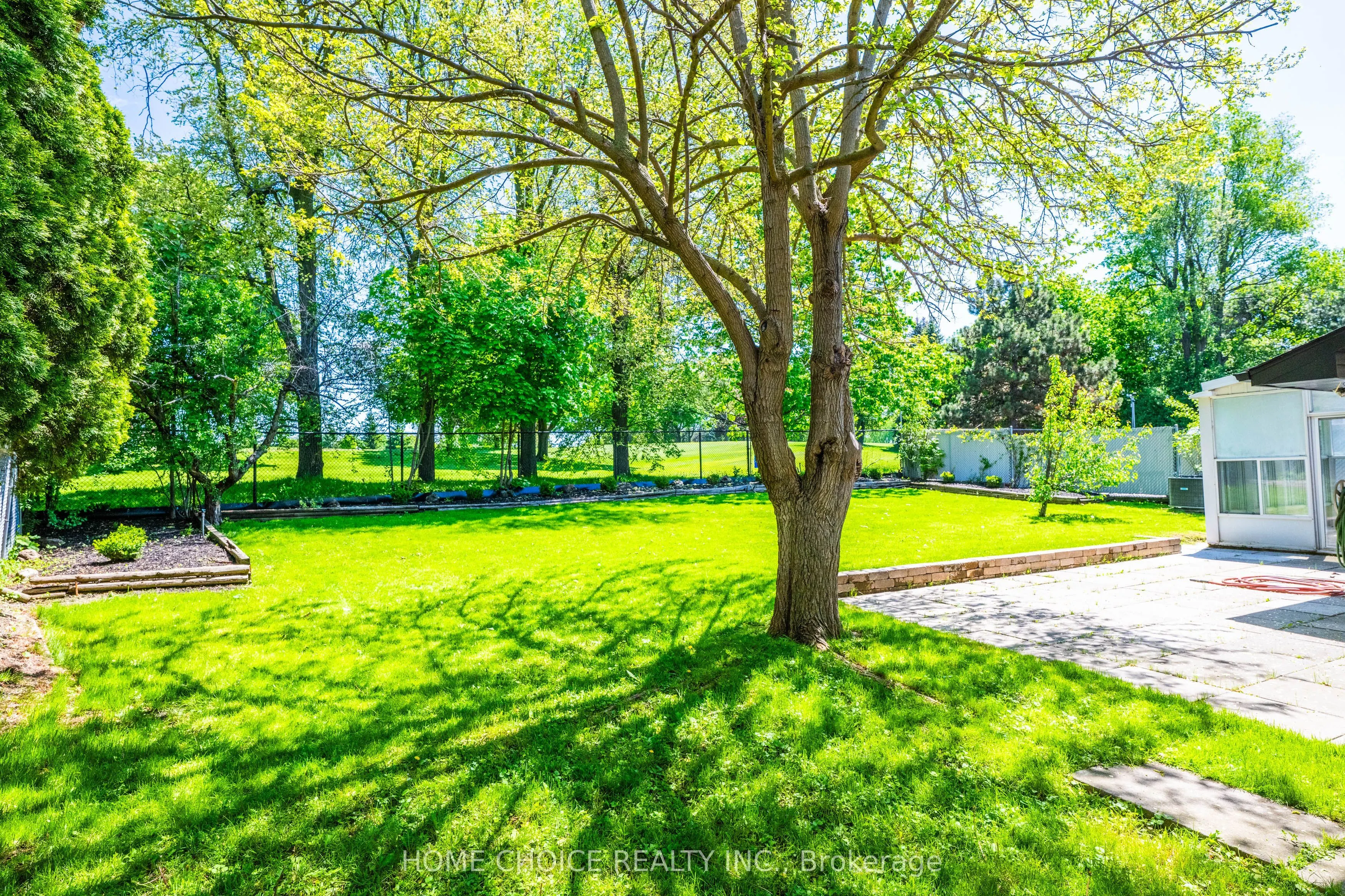 43 Golfwood Heights E