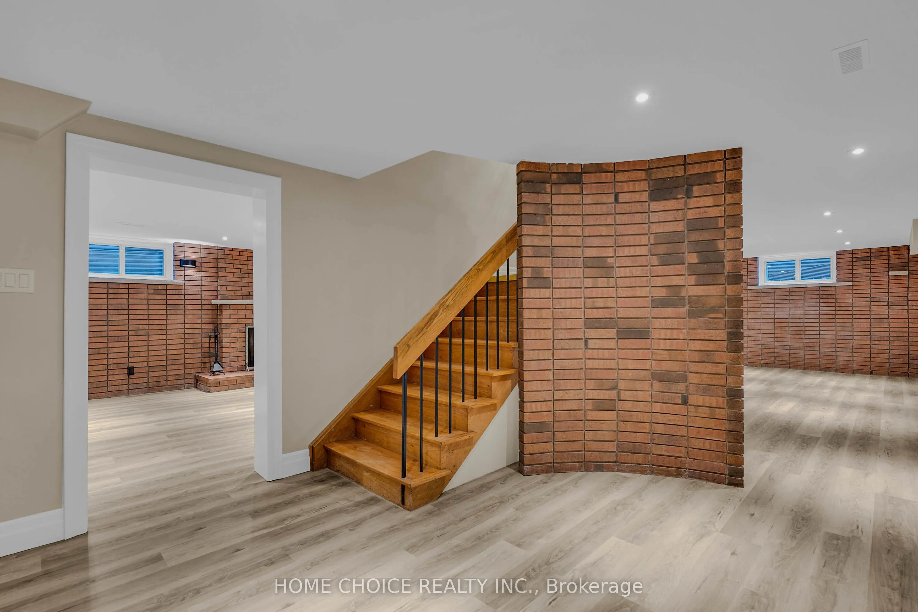 43 Golfwood Heights E