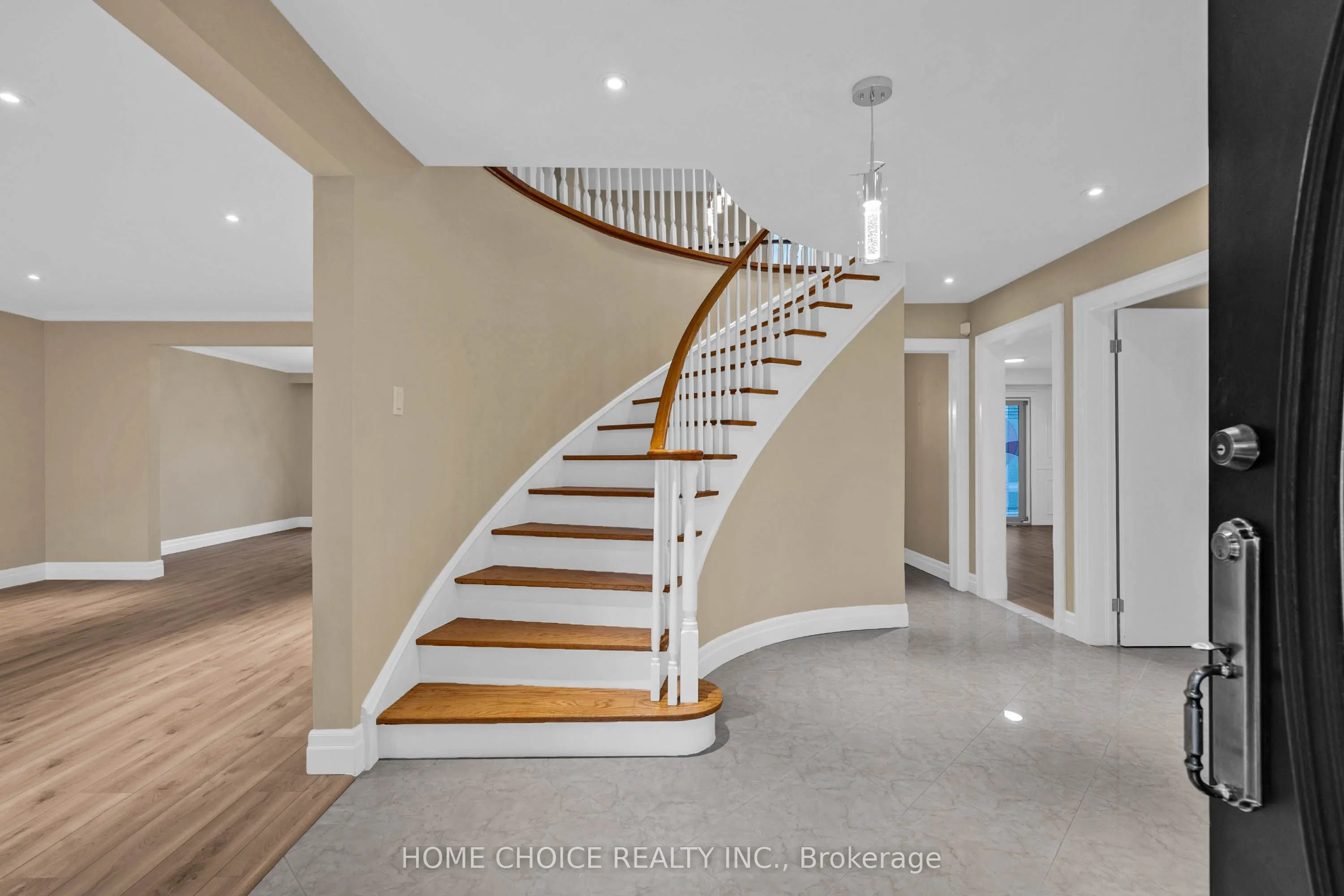 43 Golfwood Heights E