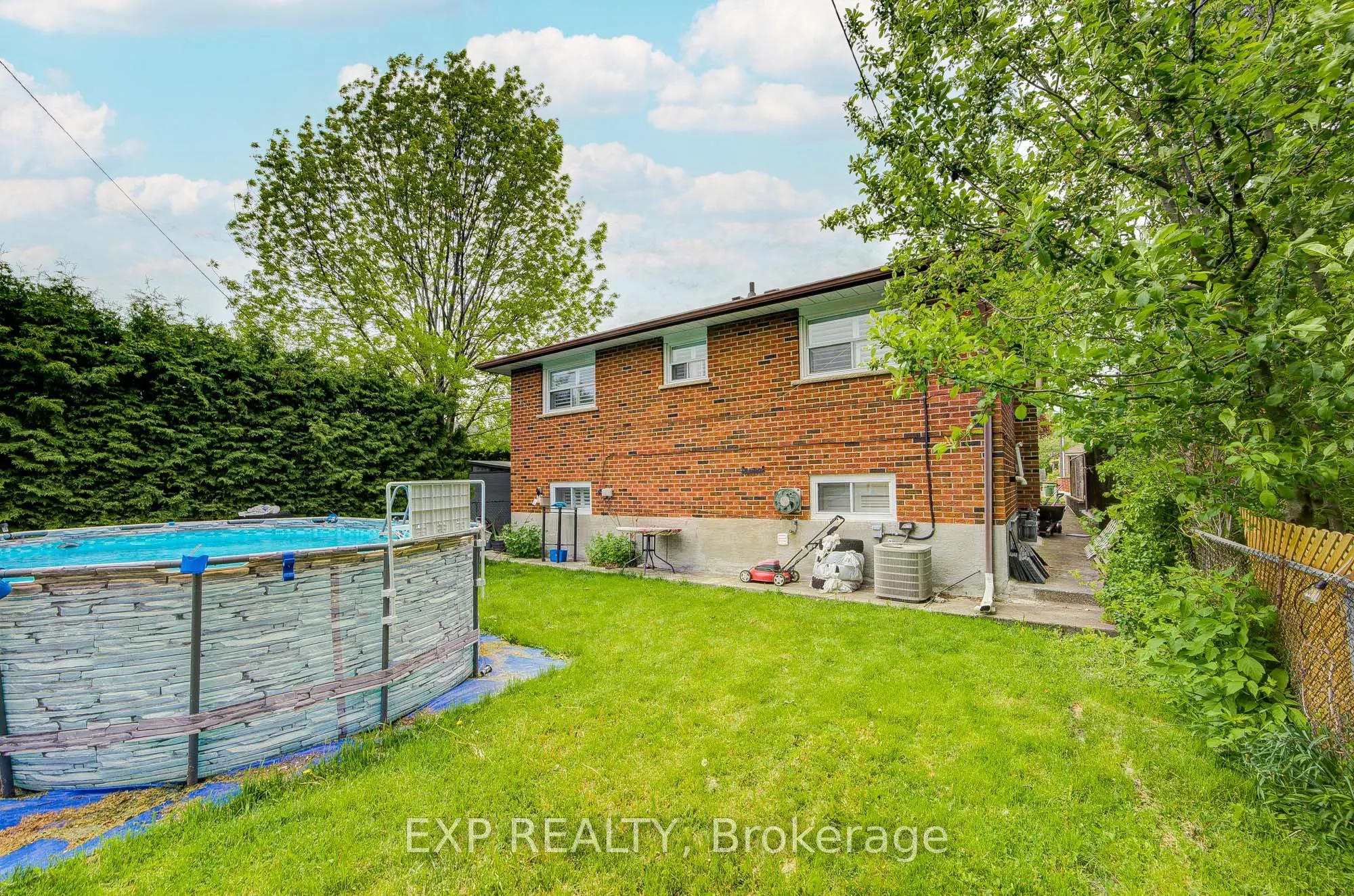 593A Scarlett Road N
