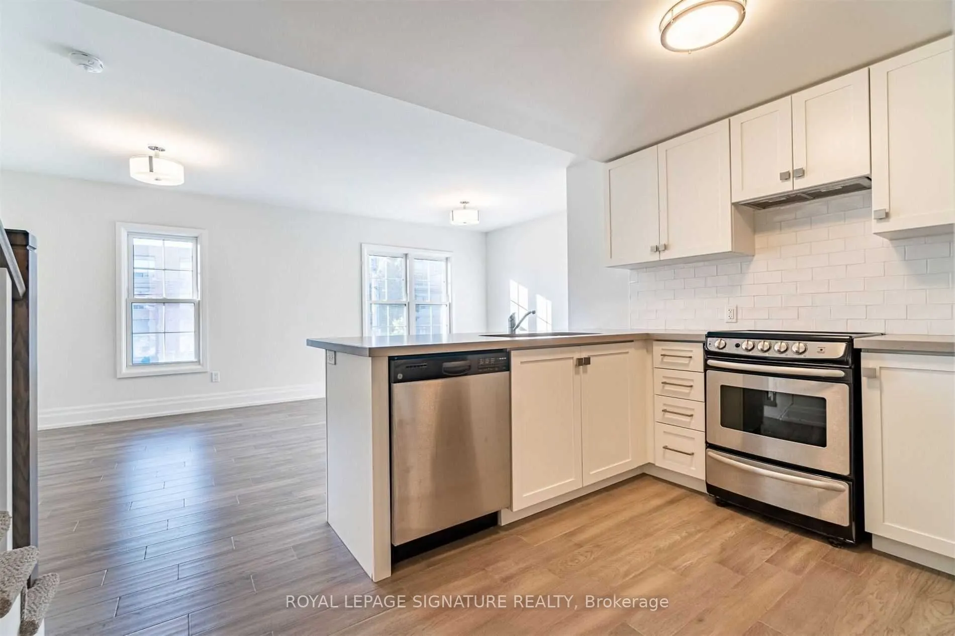 760 Lakeshore Road E #202