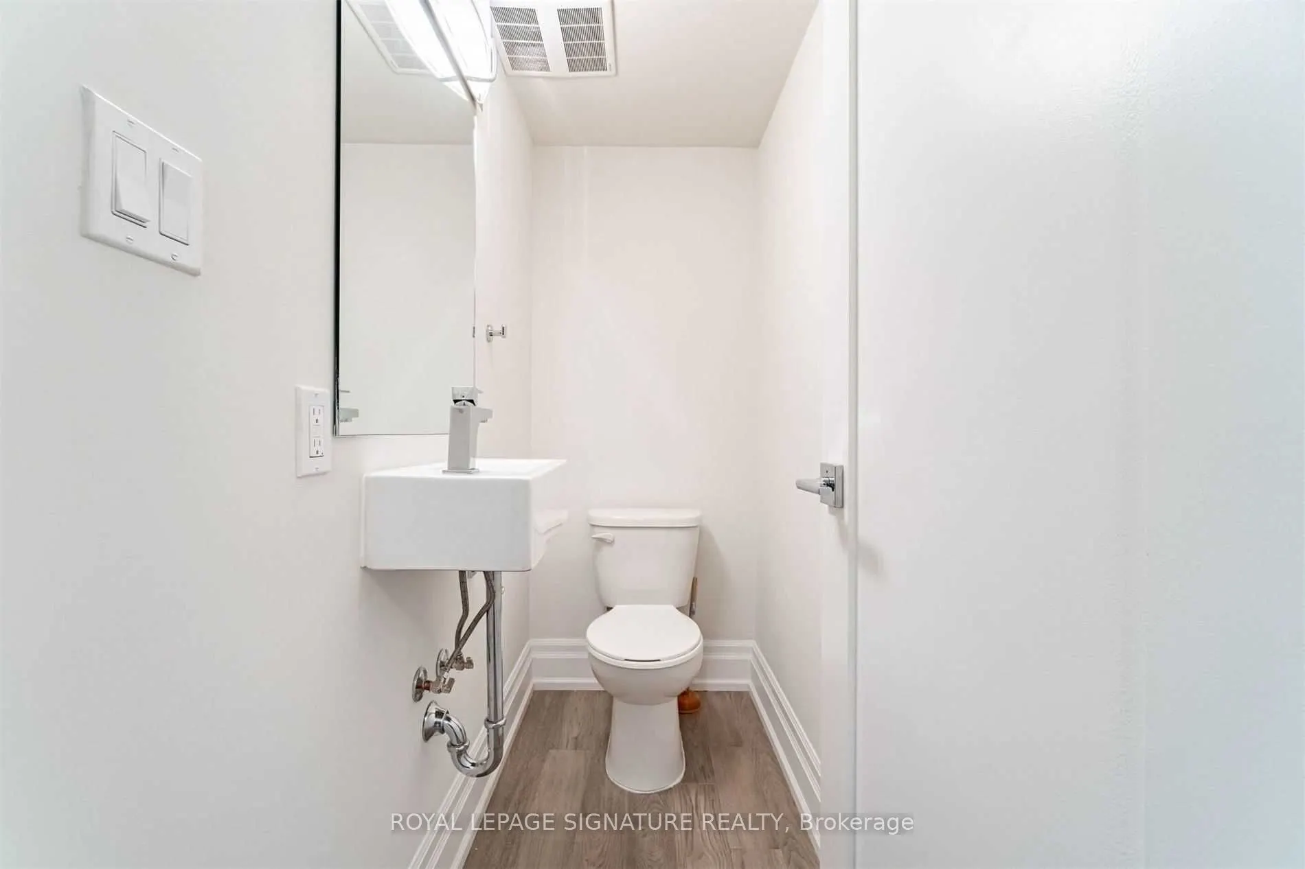 760 Lakeshore Road E #202