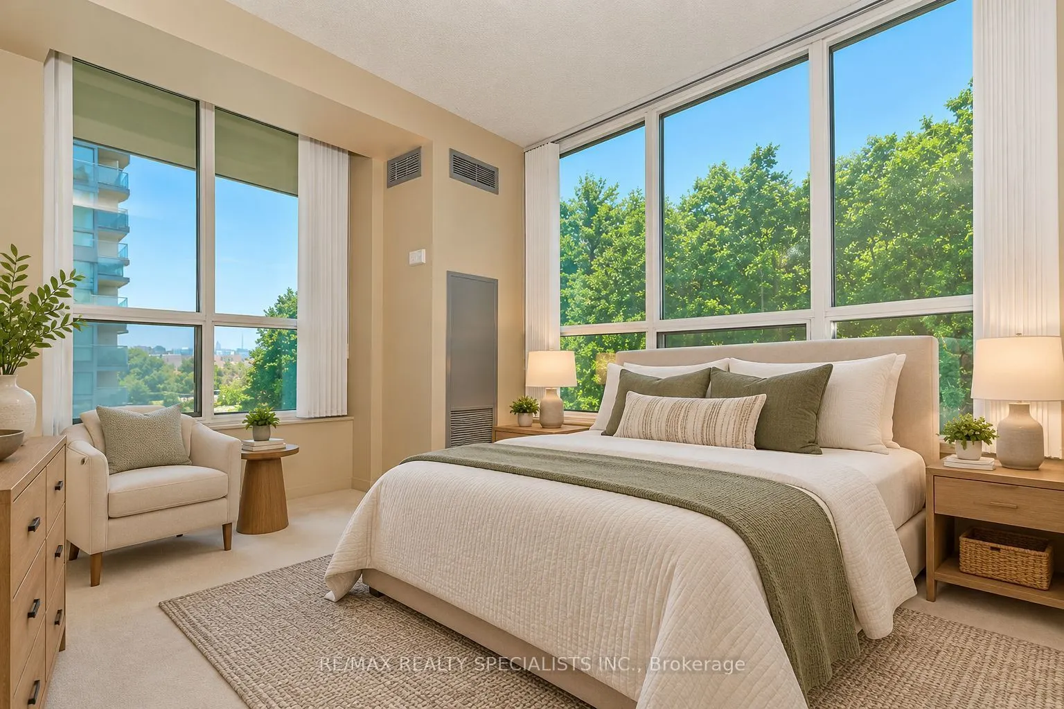 2565 Erin Centre Boulevard #411