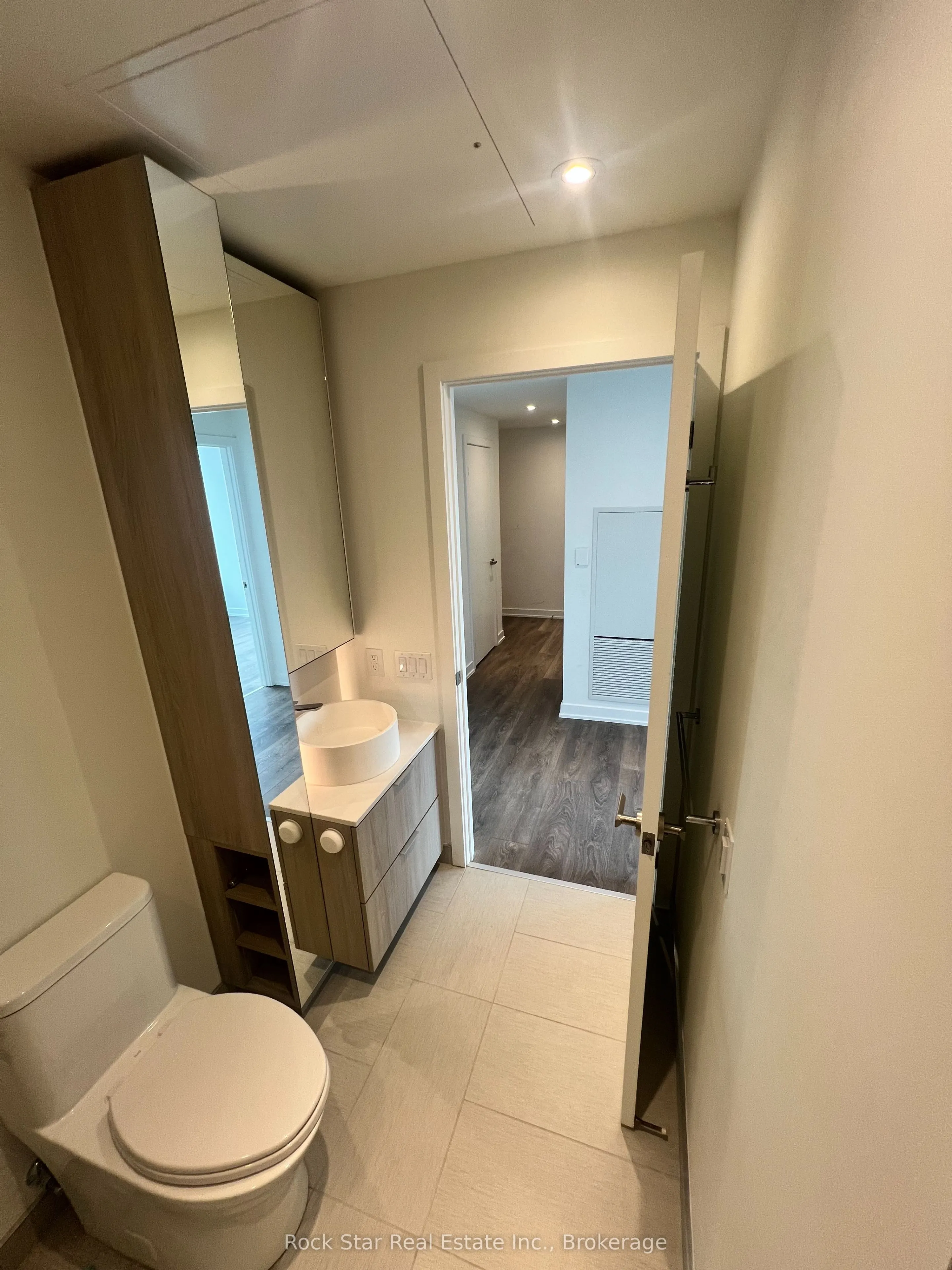 28 Ann Street #209