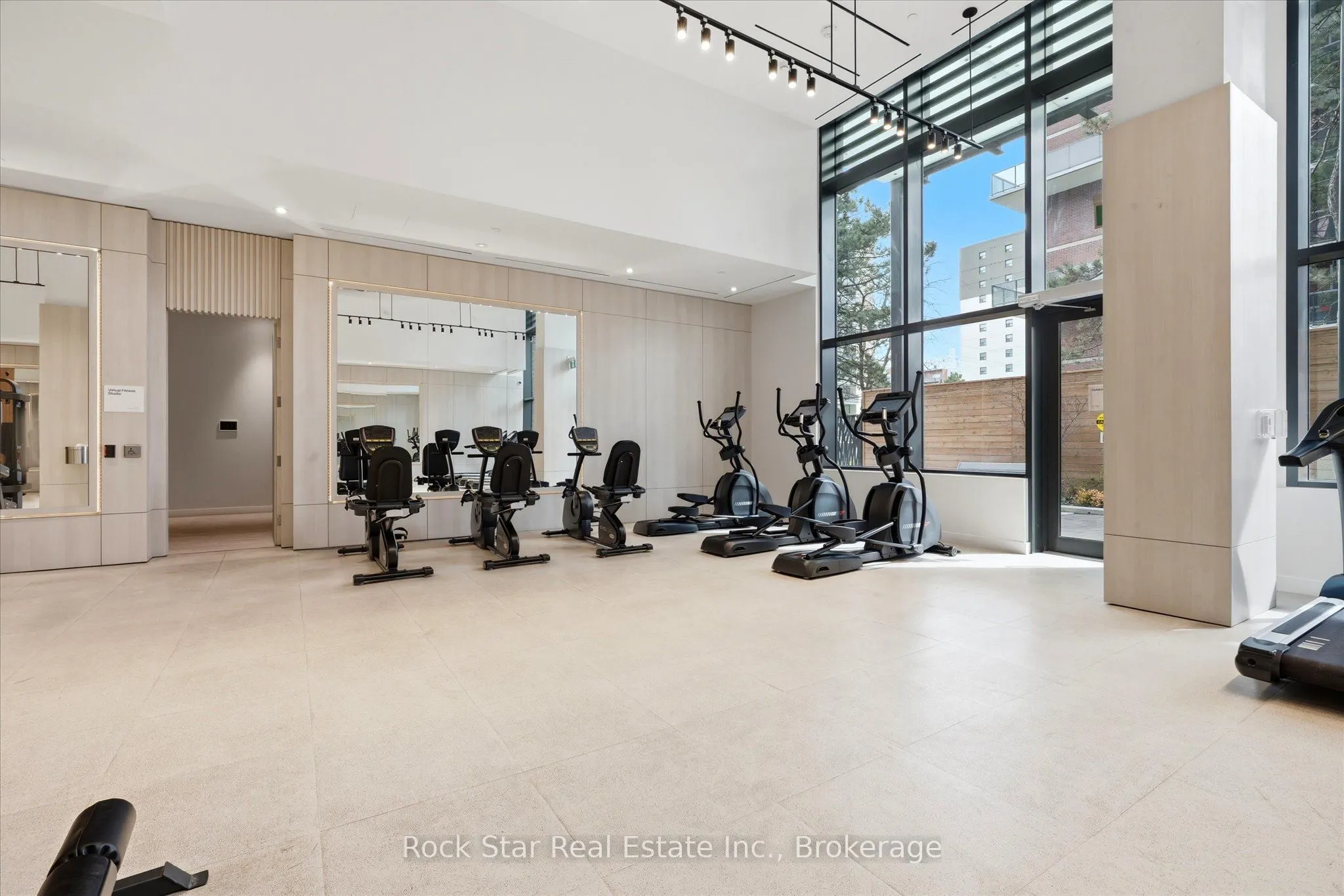 28 Ann Street #209