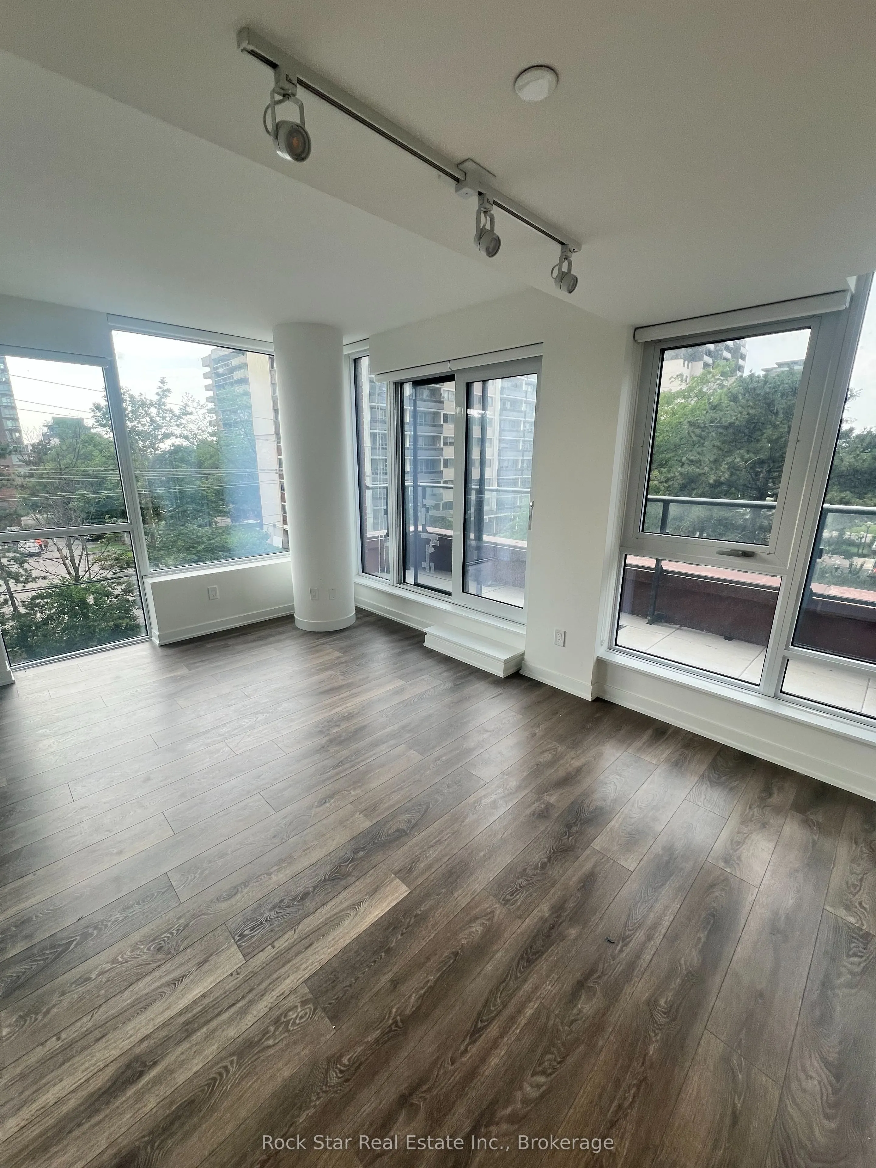 28 Ann Street #209