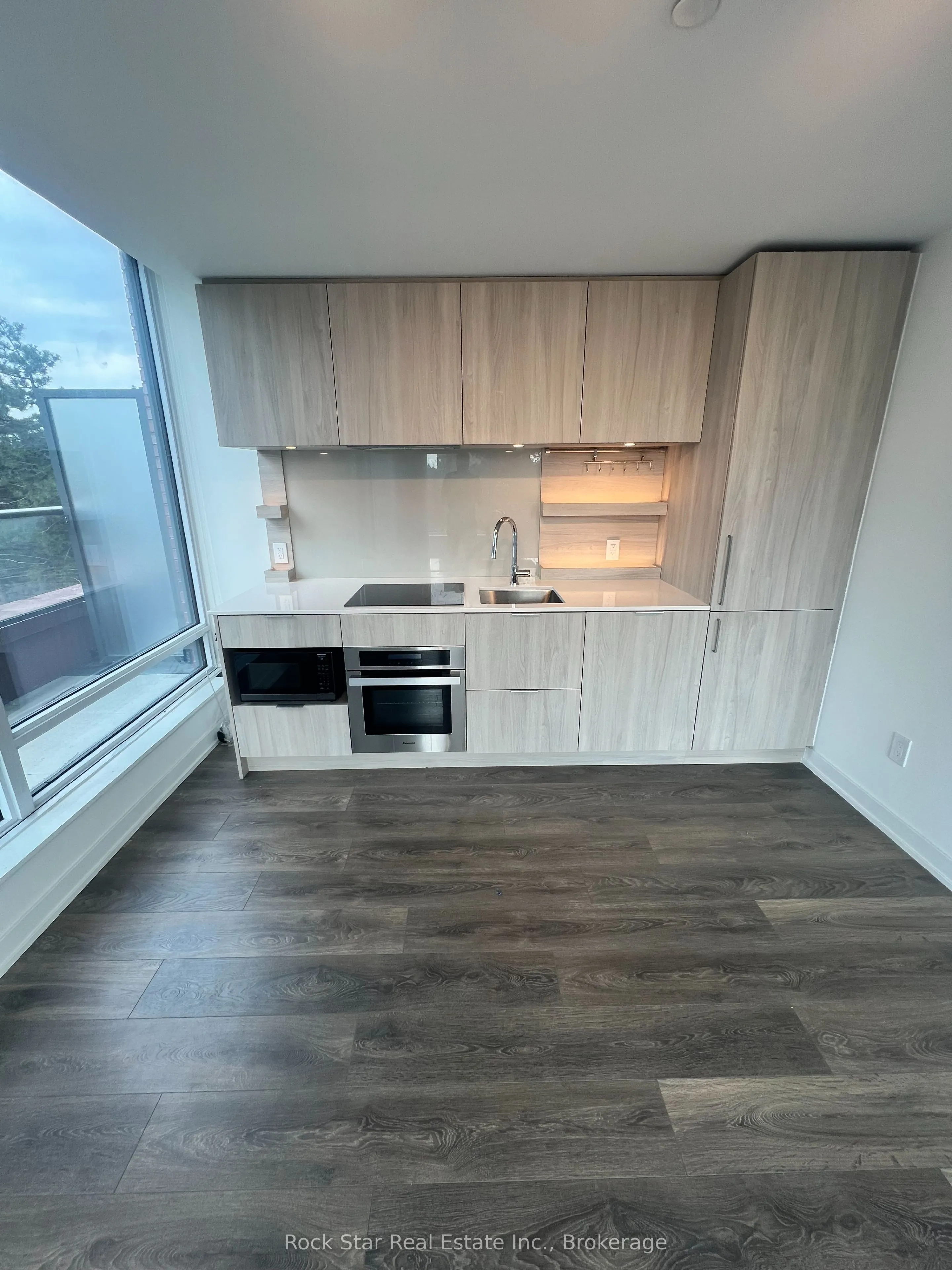 28 Ann Street #209