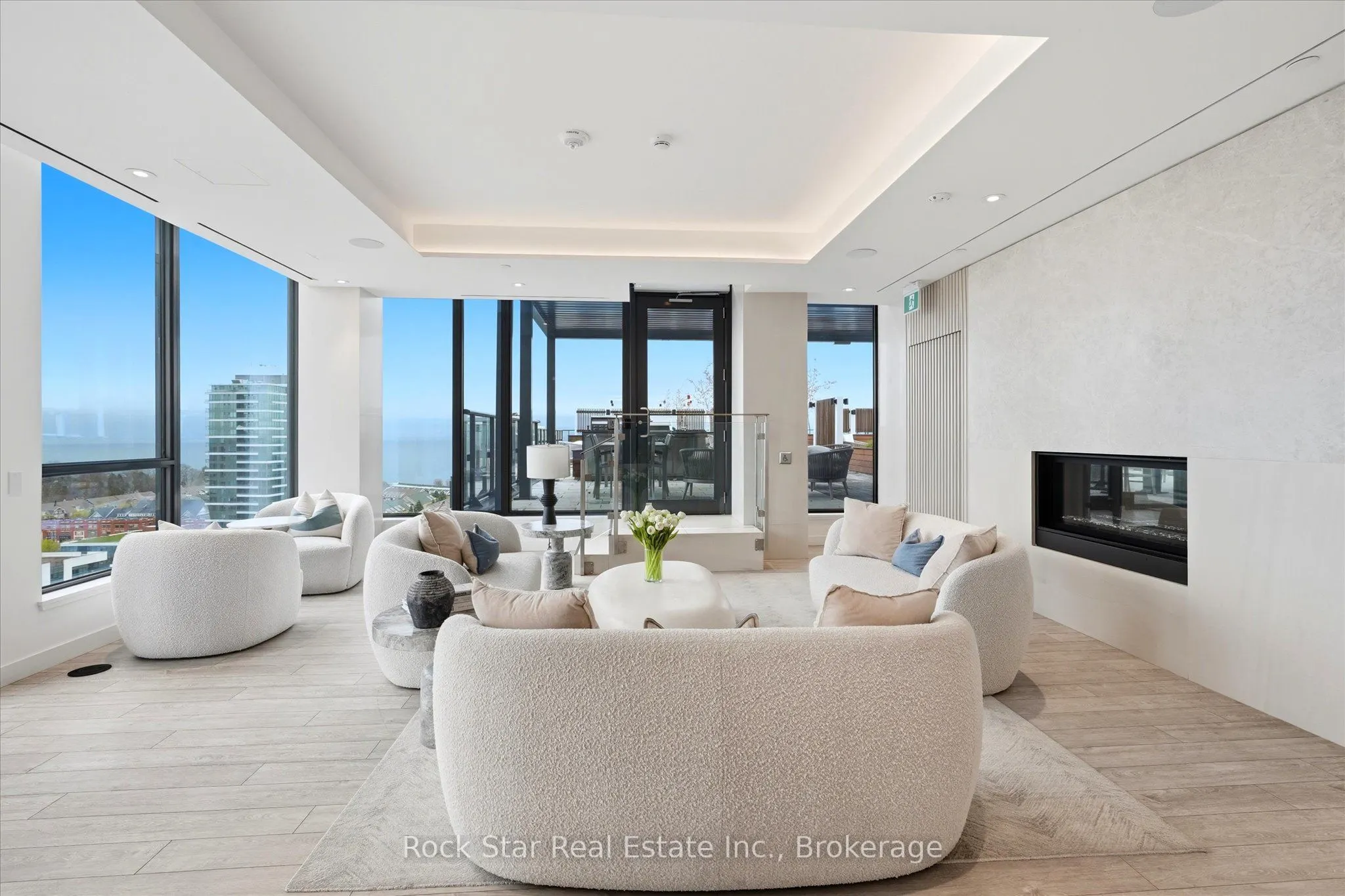 28 Ann Street #209