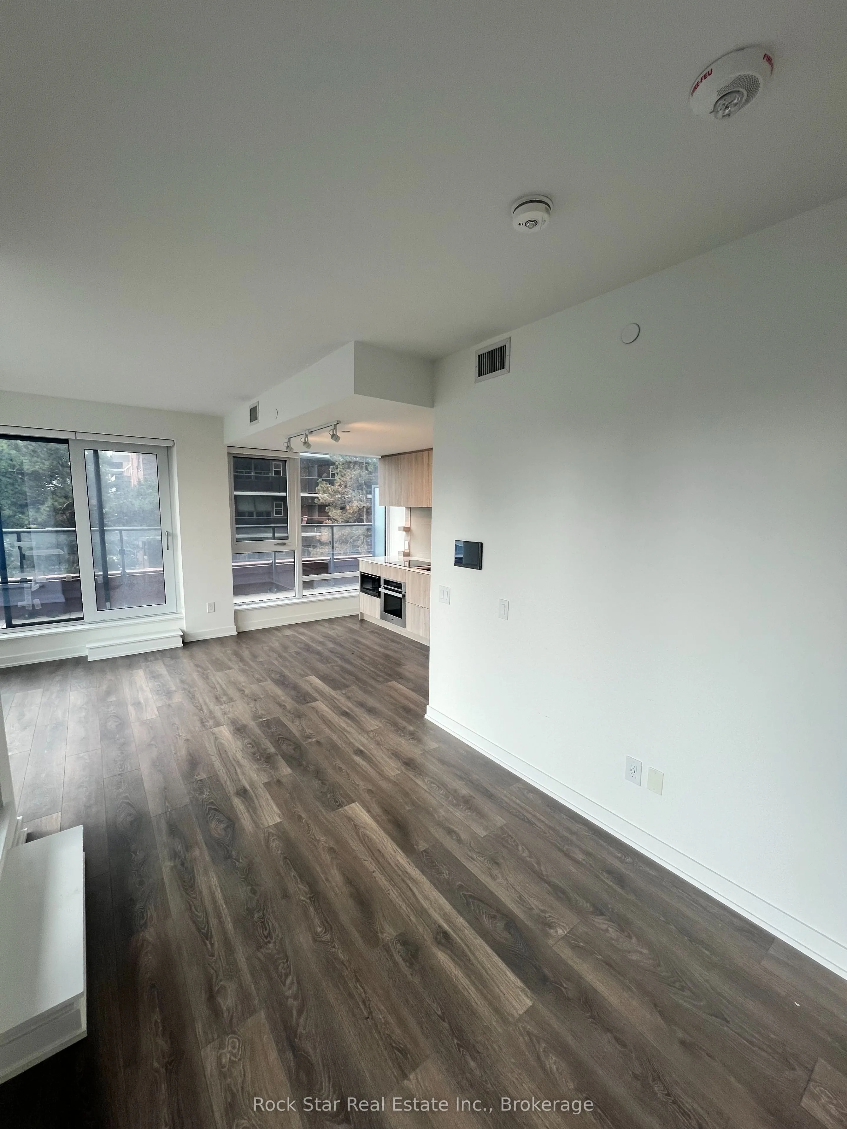 28 Ann Street #209