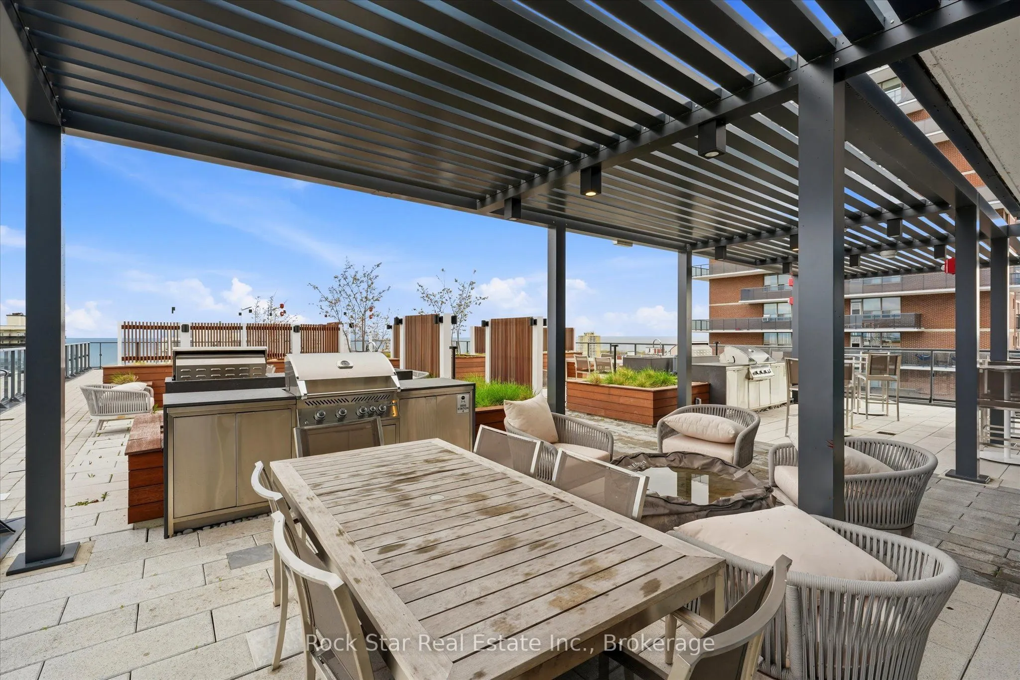 28 Ann Street #209