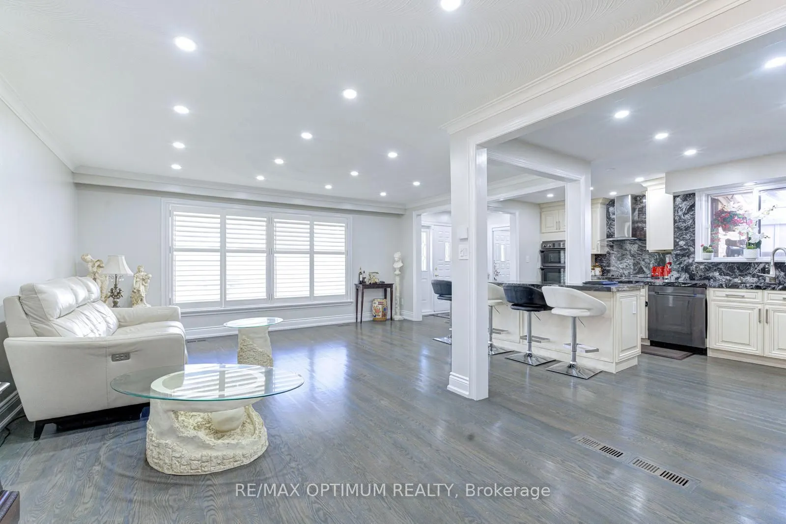 6 Evernby Boulevard