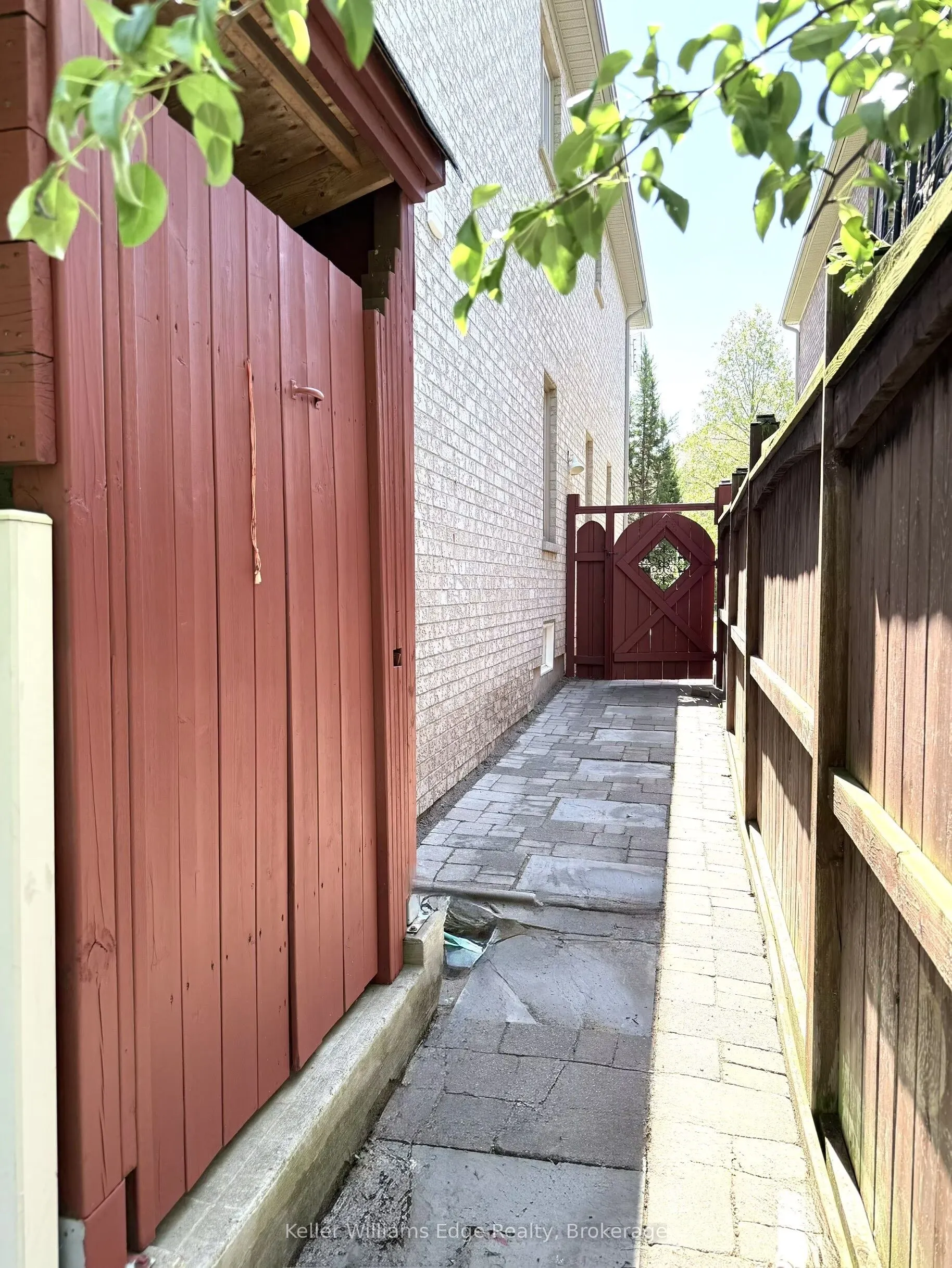 2241 Adirondak Trail