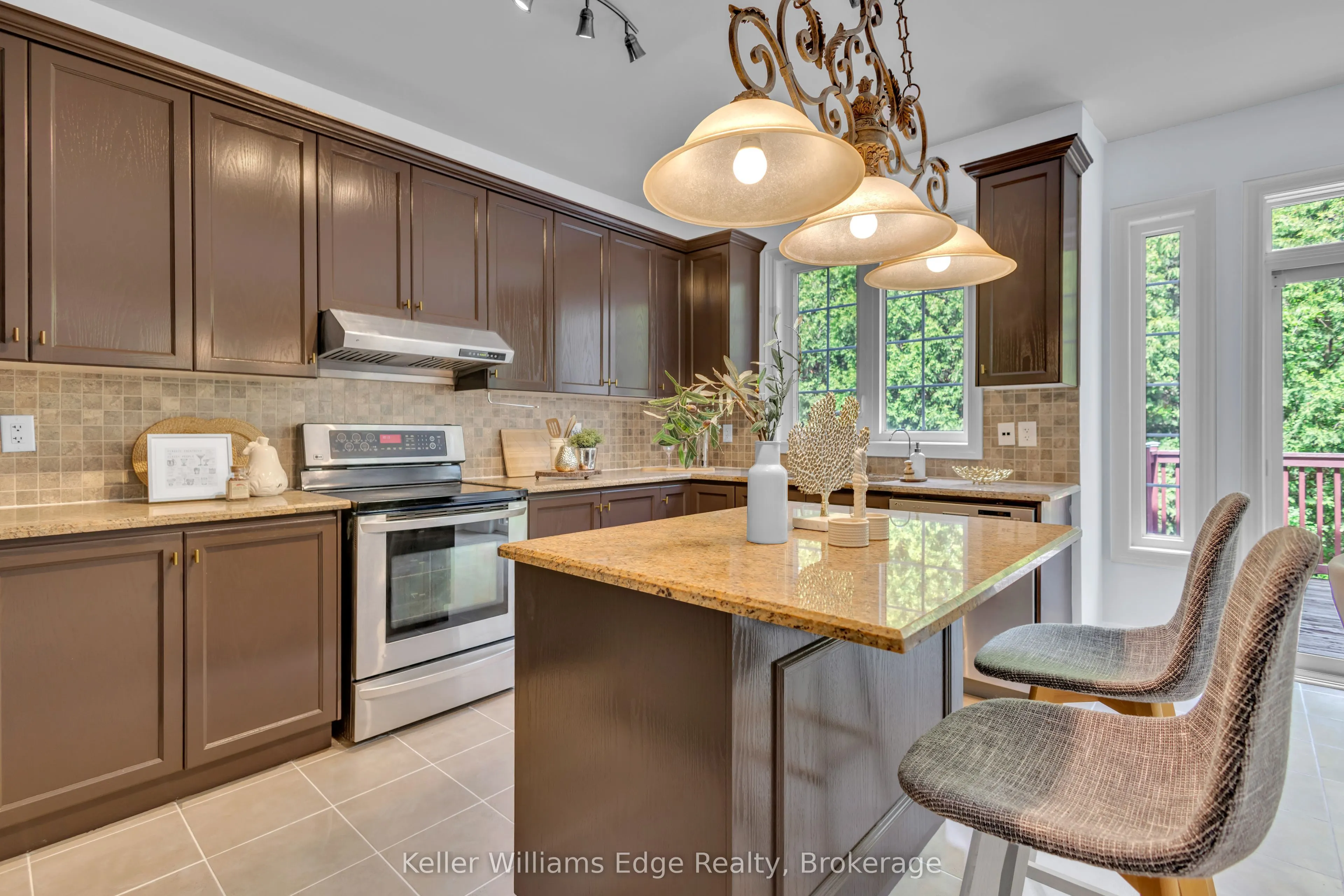 2241 Adirondak Trail