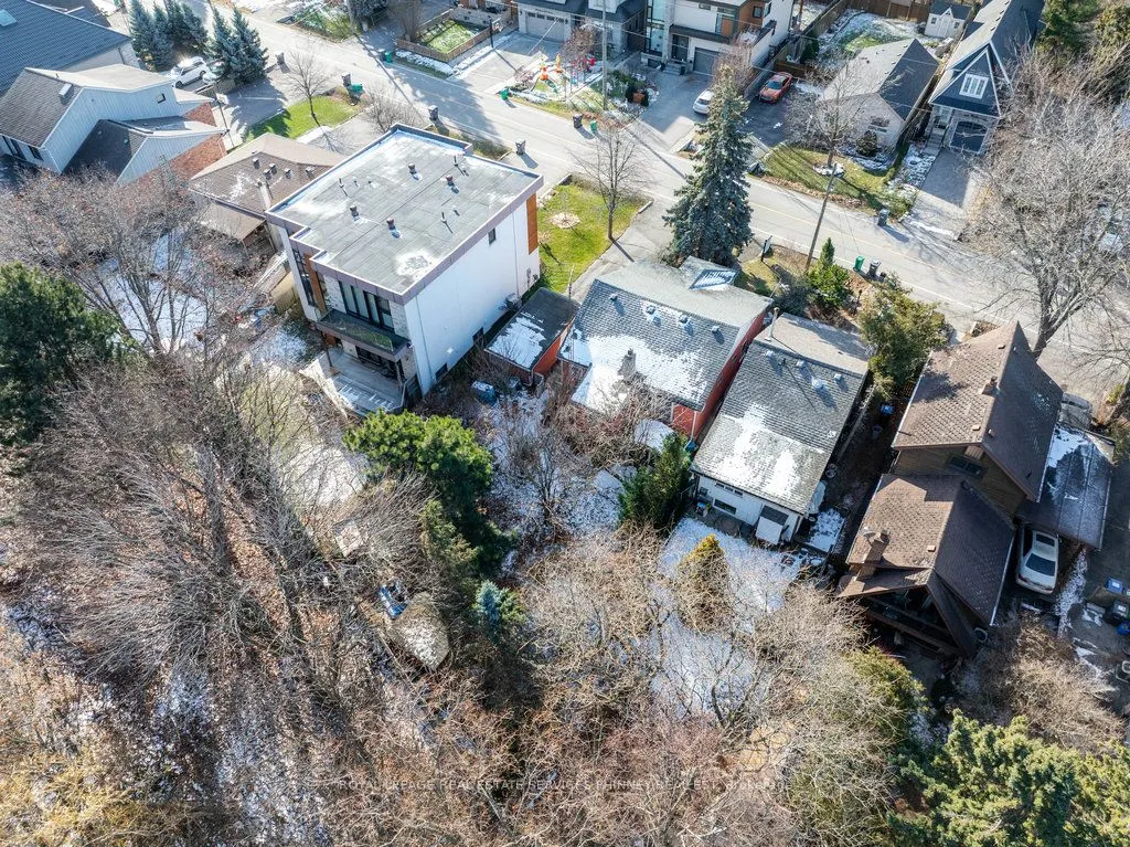 945 BEECHWOOD Avenue