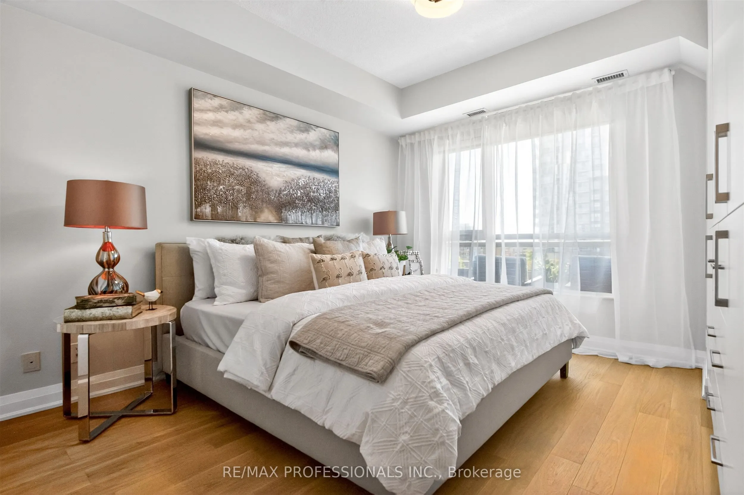1 Hurontario Street #413
