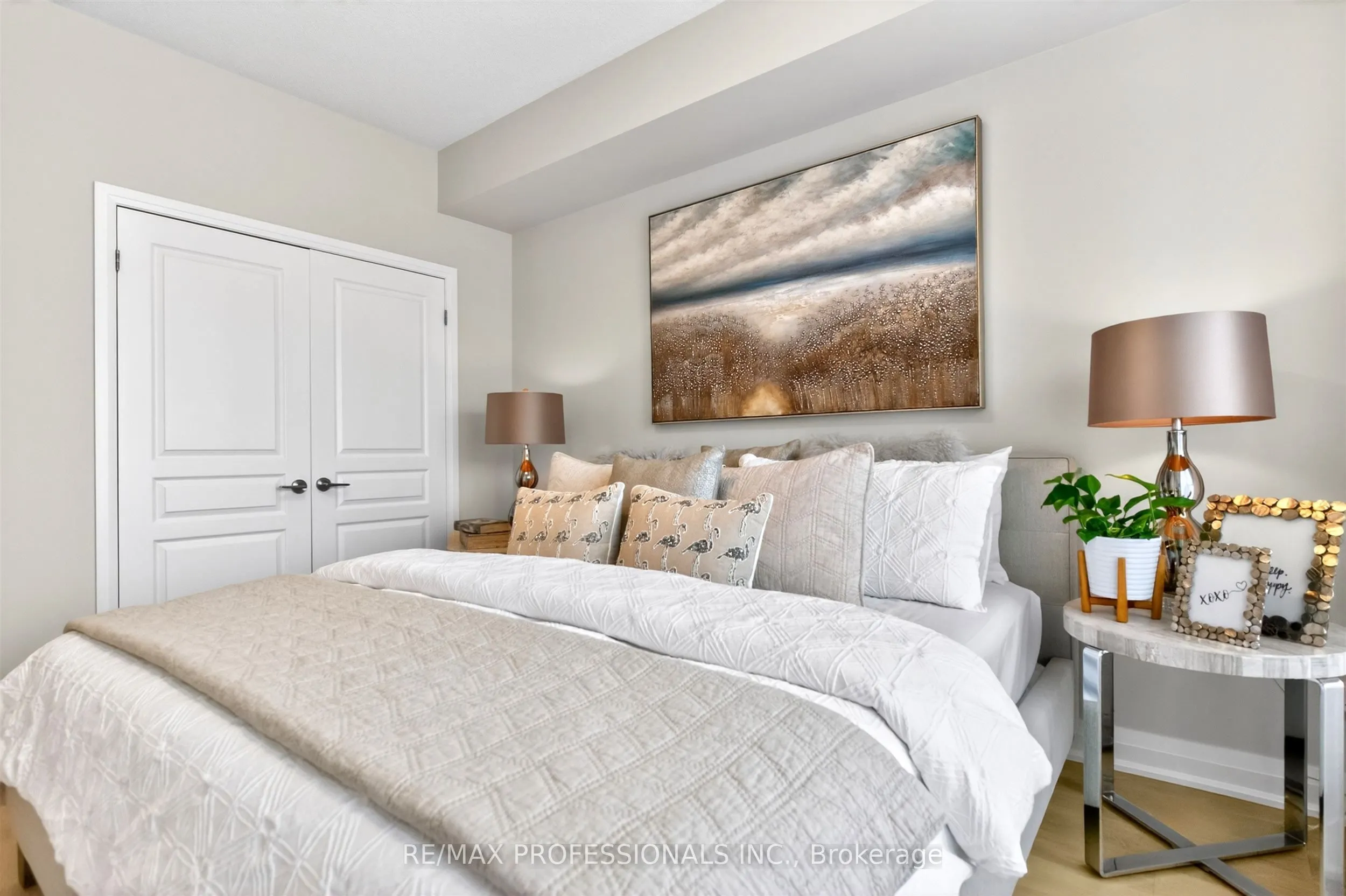 1 Hurontario Street #413