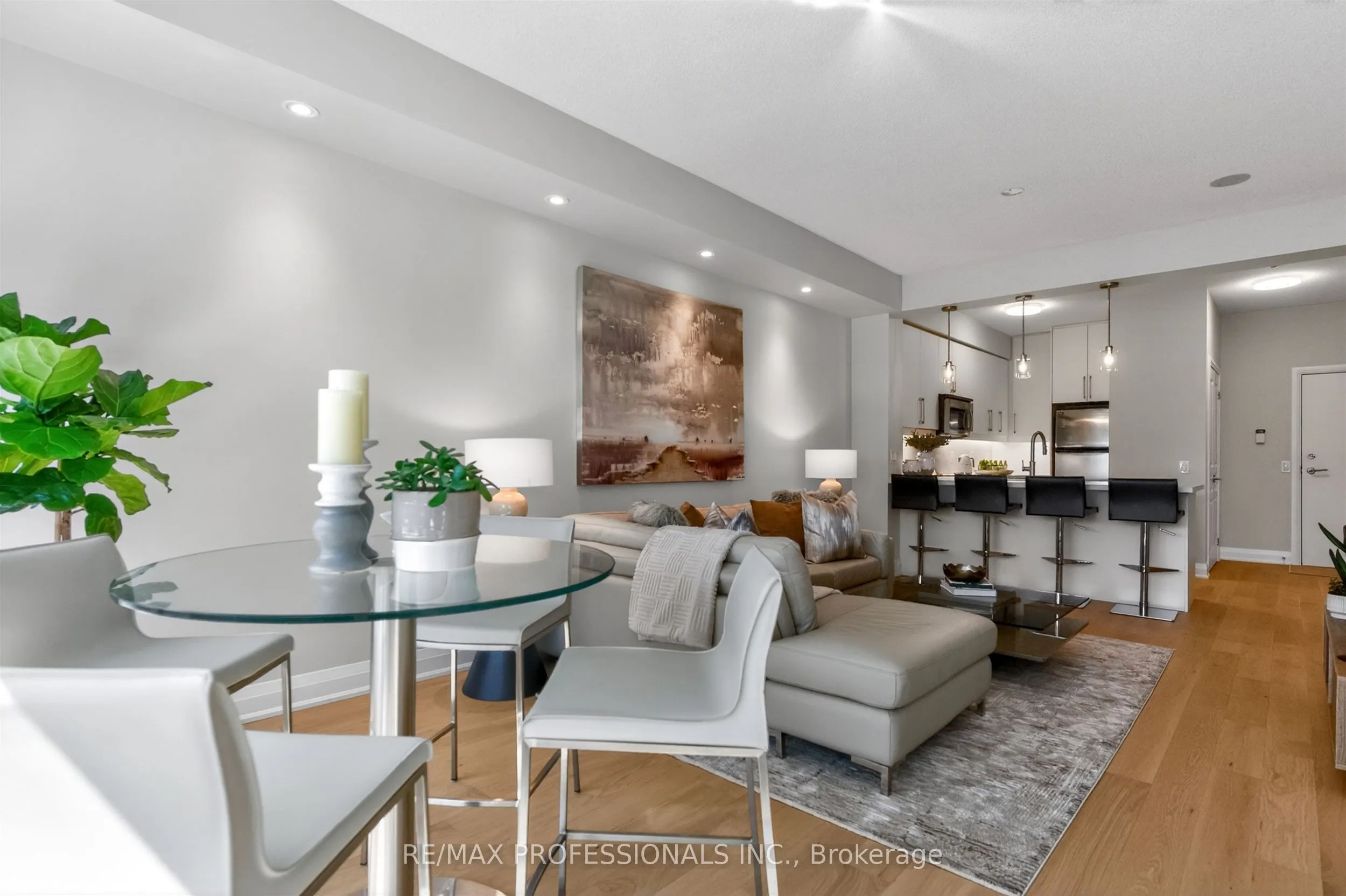 1 Hurontario Street #413