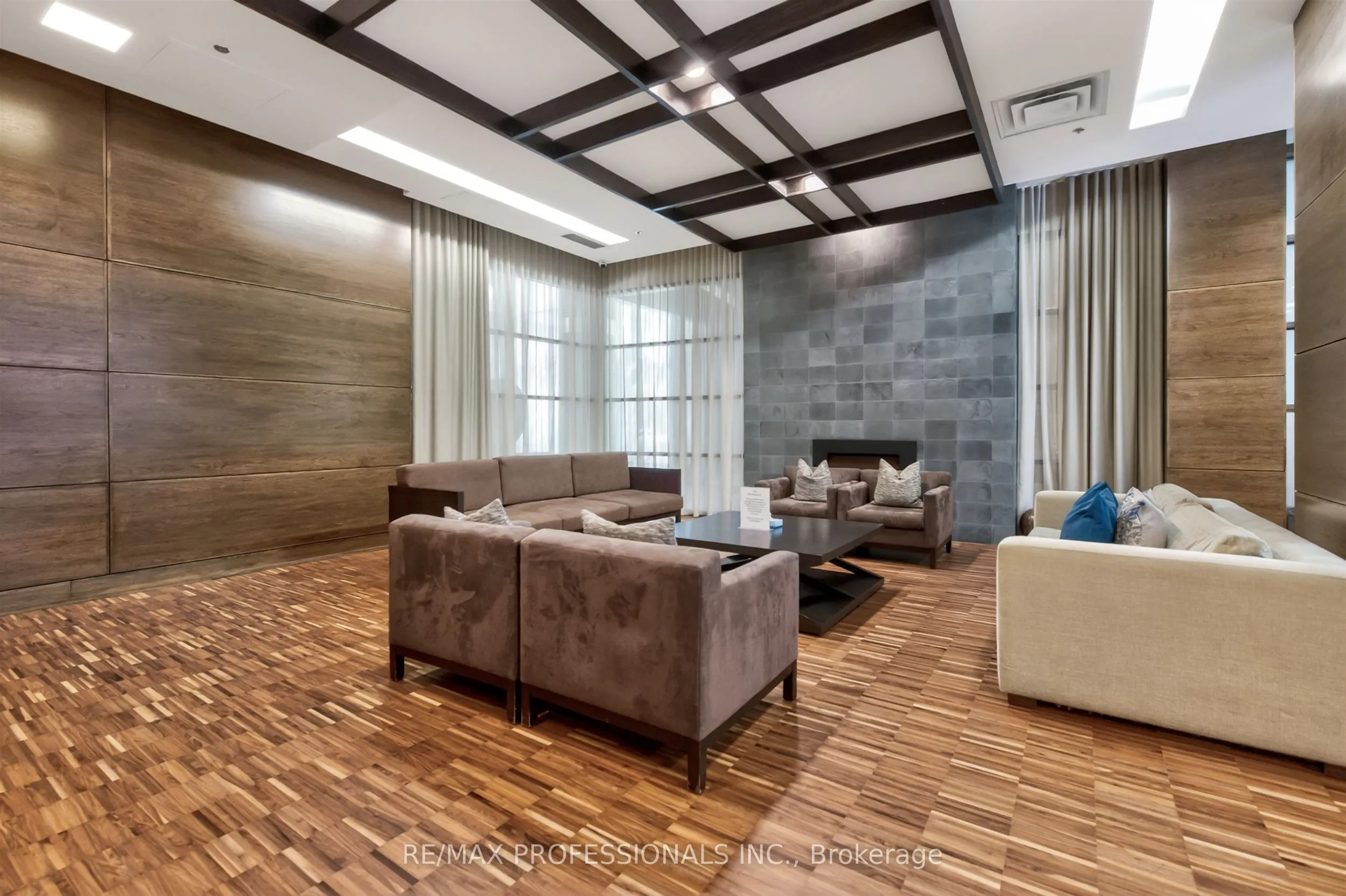 1 Hurontario Street #413